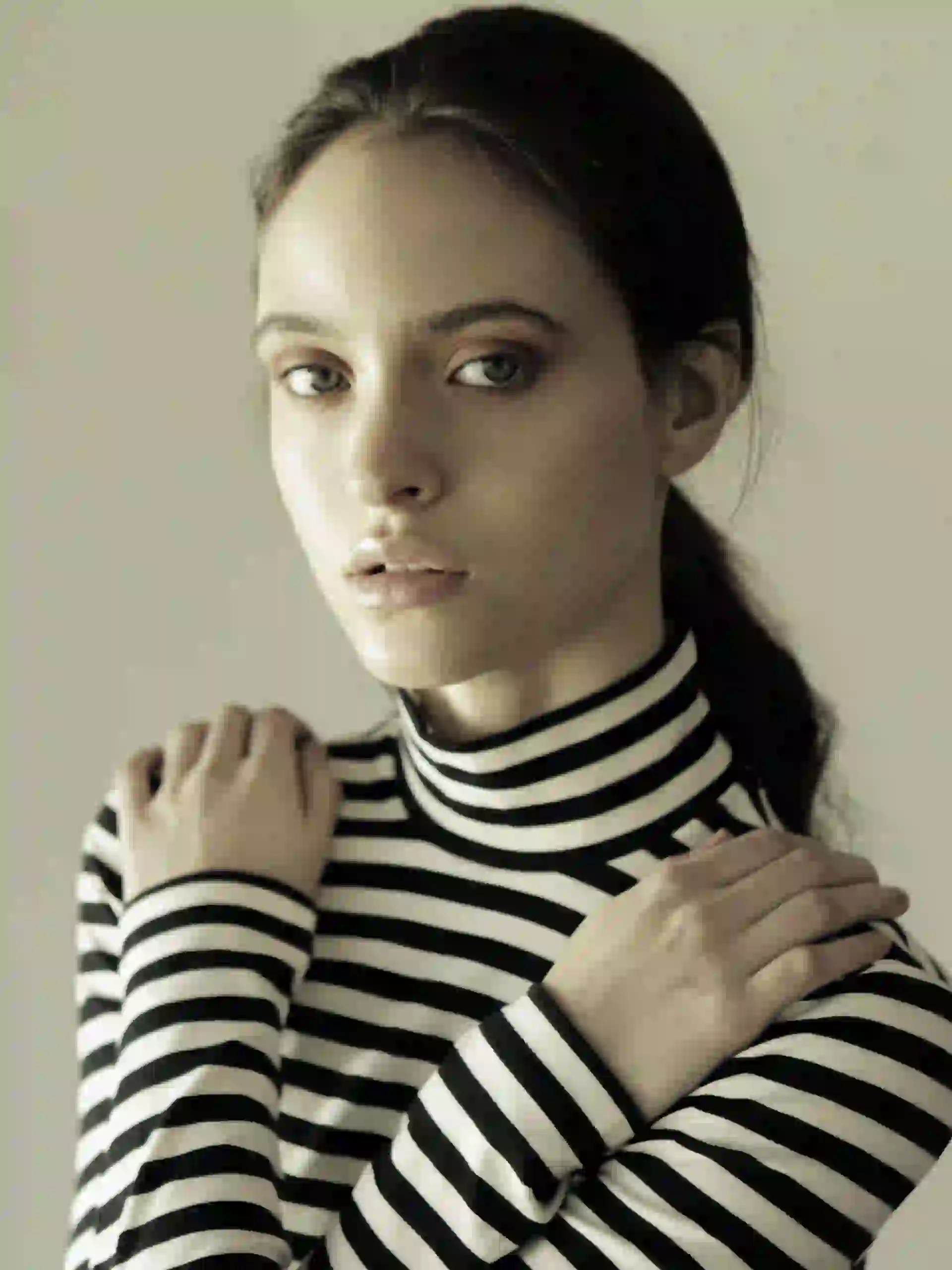 Mientras viaja por el mundo está terminando el secundario a distancia.