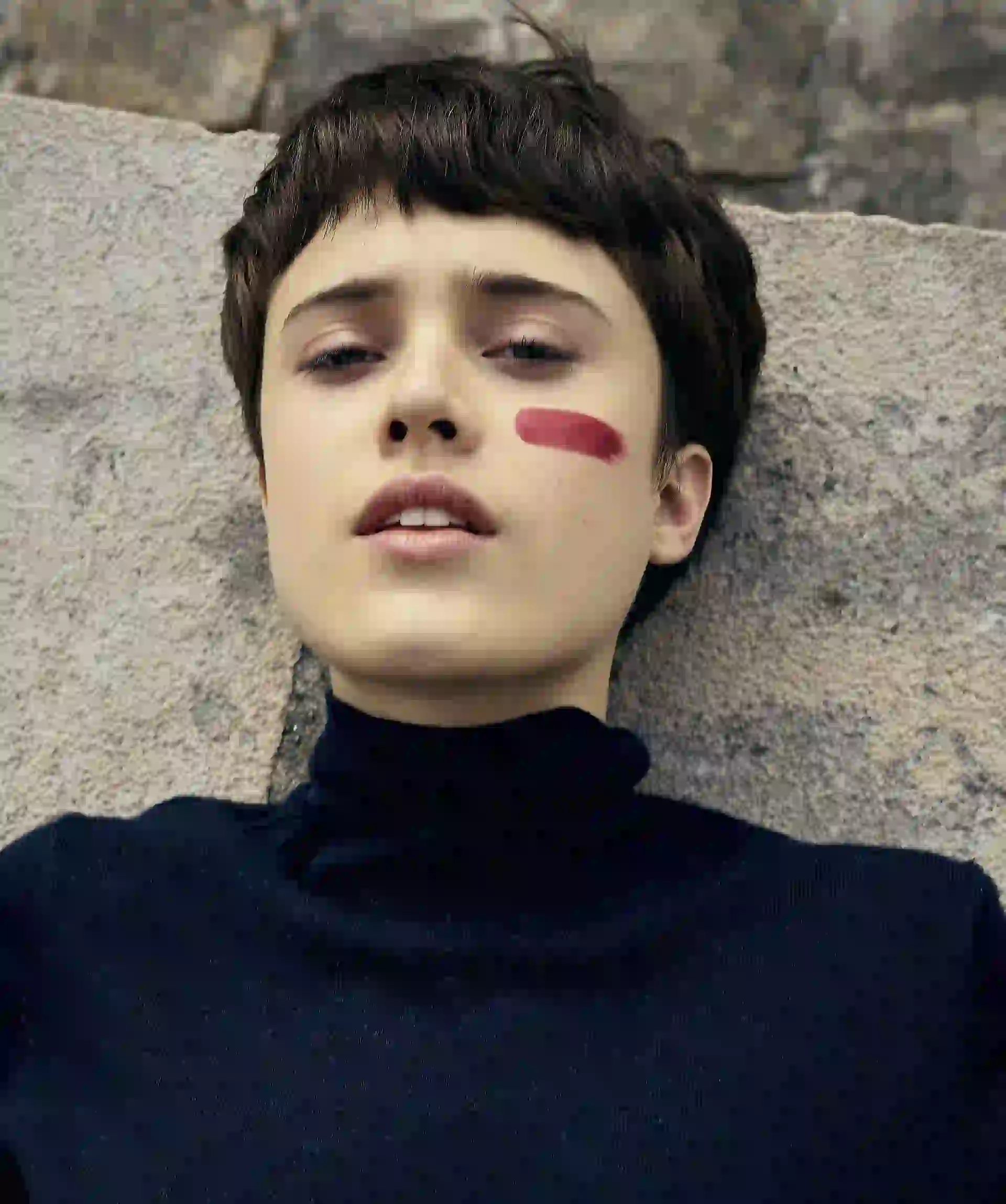 Con su corte de pelo pixie, Victoria tiene un estilo personal que se despega del resto.