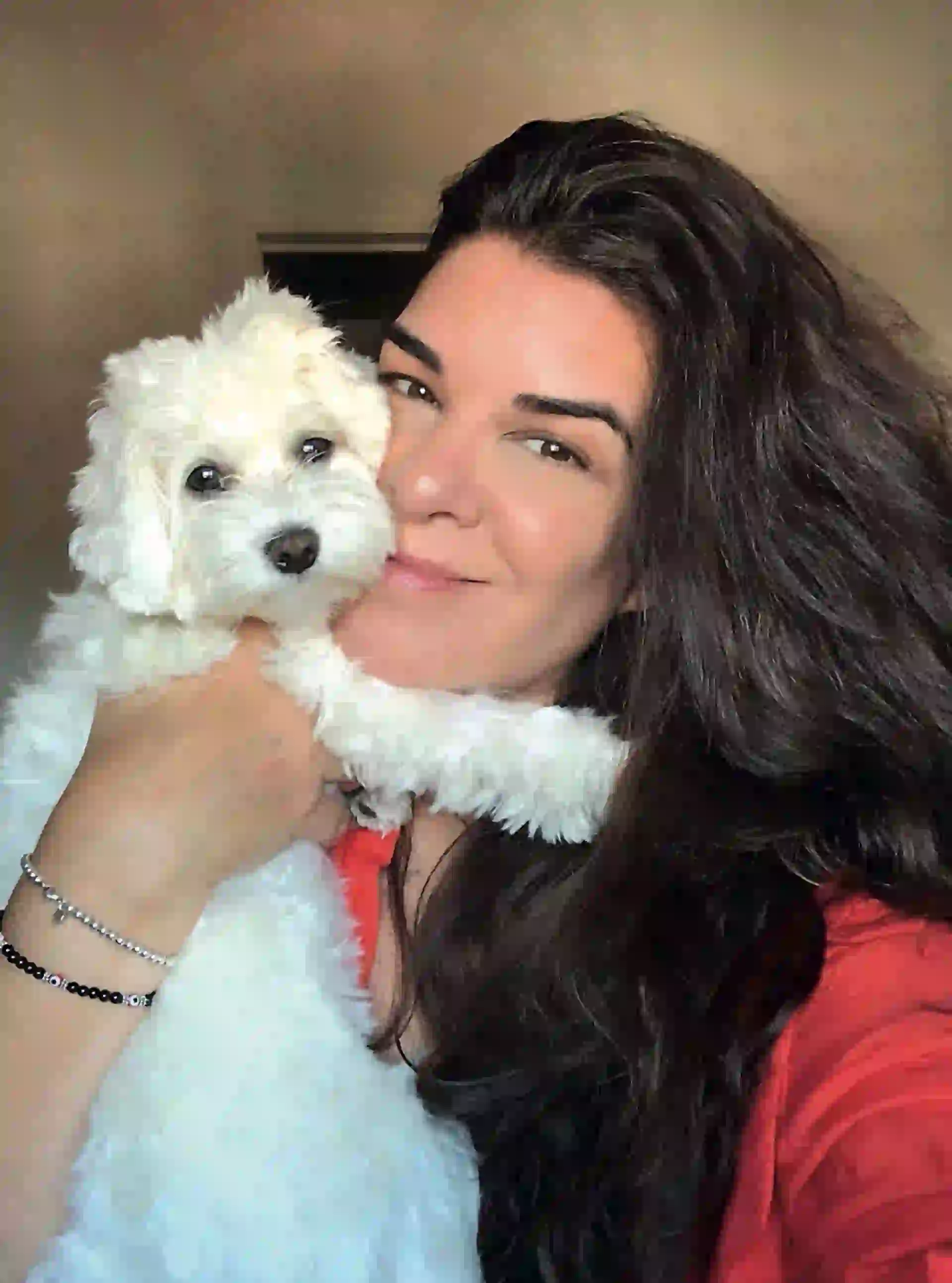 Bettina Frumboli (maquilladora) y su maltés Nube (1 año y 8 meses)