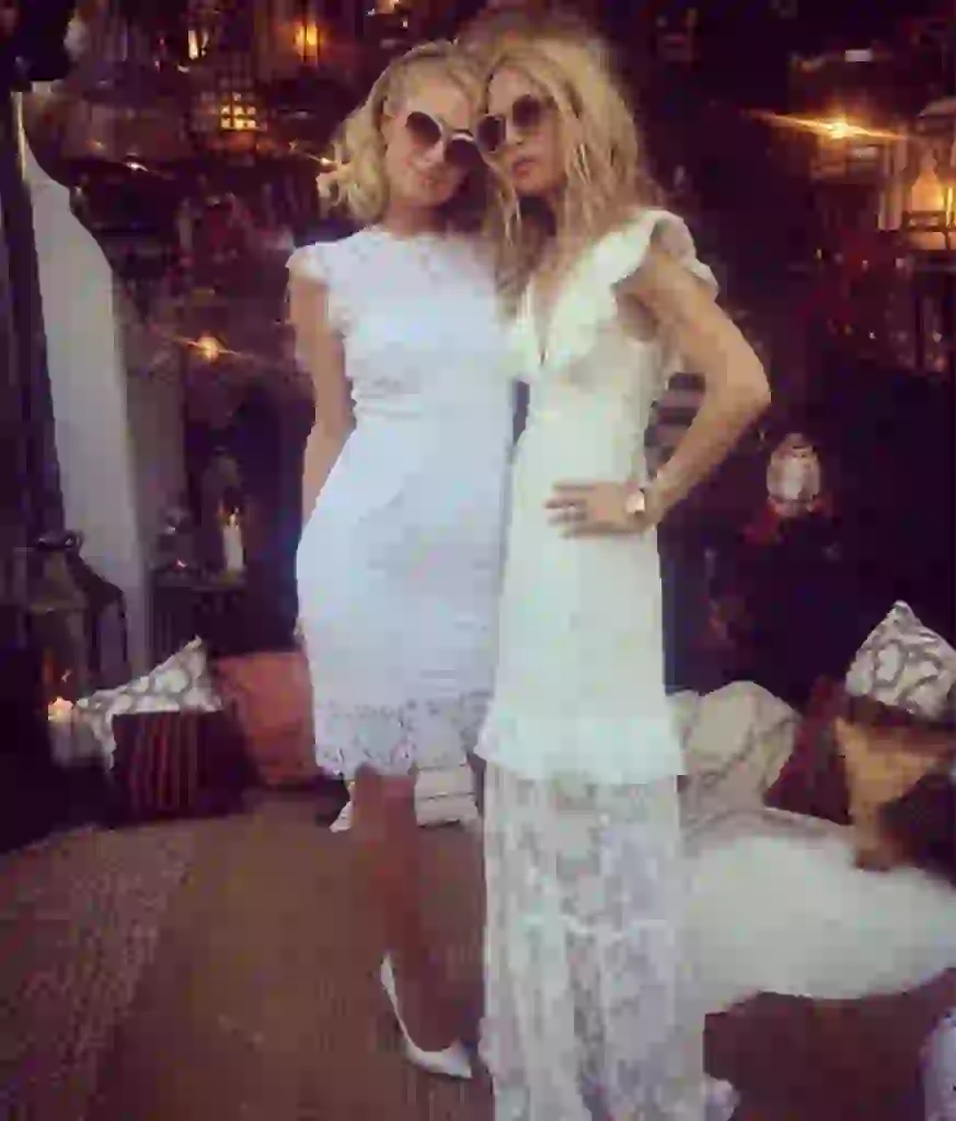 Paris Hilton en total white