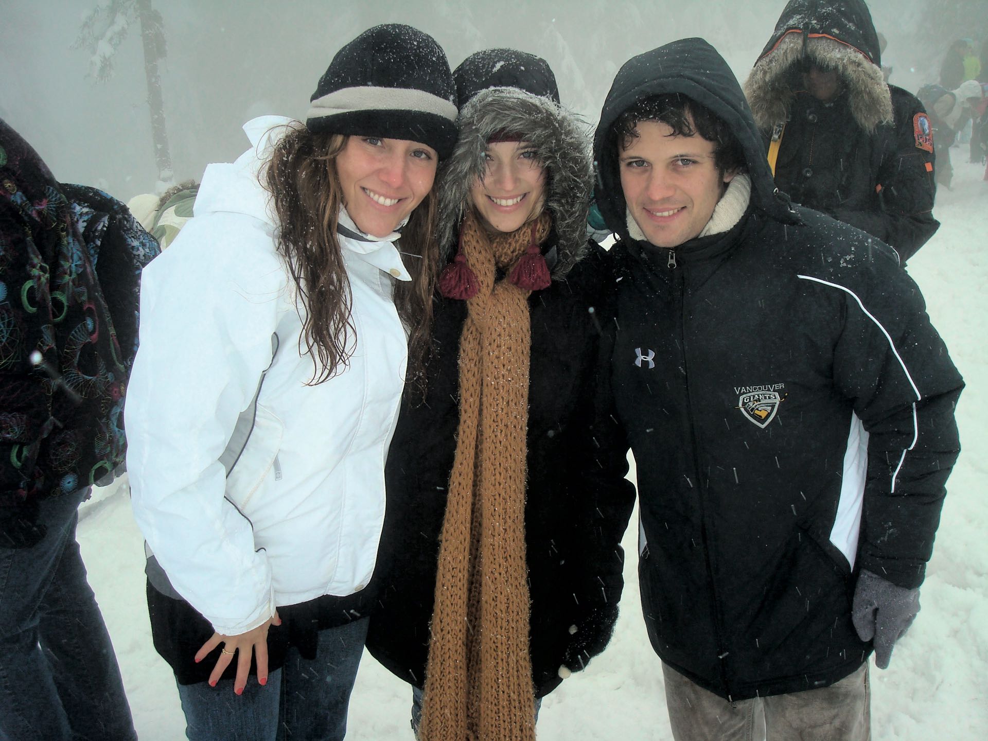 Los hermanos Lopilato juntos en la nieve: Daniela, Luisana y Darío.