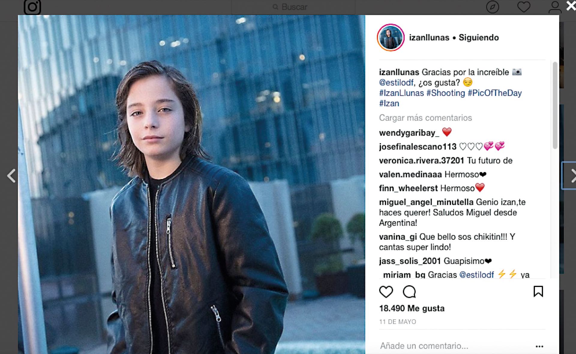En su cuenta de Instagram (@izanllunas) ya tiene casi un millón de followers.
