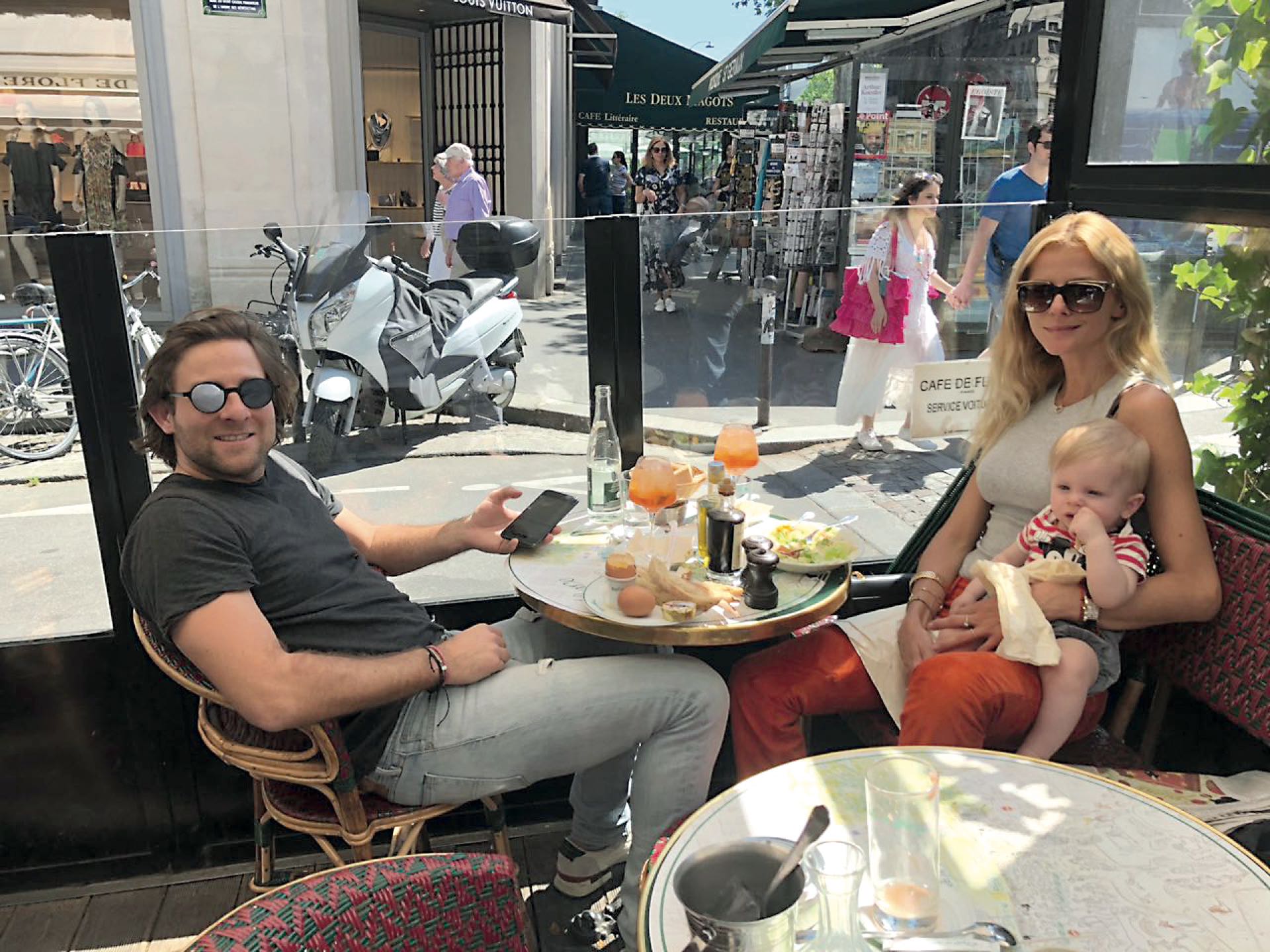 Almuerzo familiar de domingo, en París.