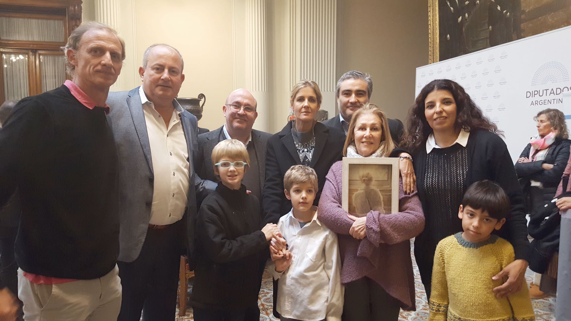 Ezequiel, Juan Carlos Marino, Juan Carlos Maceira, Paola, Cipriano y Ceferino junto a su abuela Pelusa y amigos de la familia Lo Cane.