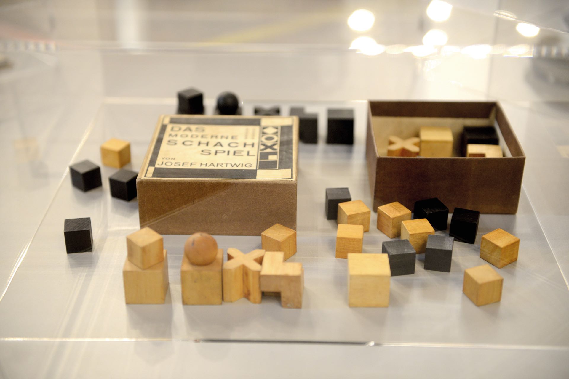 El ajedrez Bauhaus modelo XVI (1924).