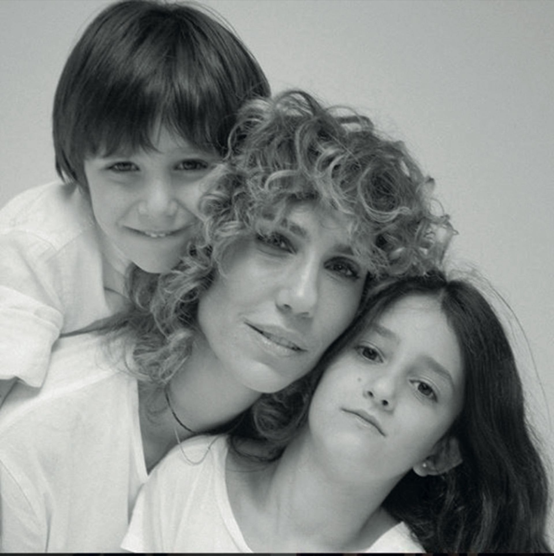 Con sus hijos Lola (9) y Bruno (6) en una fotografía tomada por Gonzalo Romero.