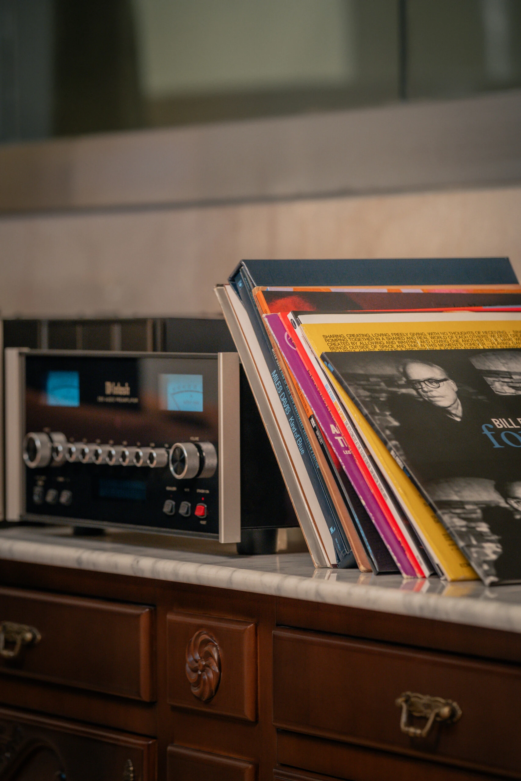  El tocadiscos Thorens TD 158, un amplificador McIntosh MC 312 y un preamplificador C5 esperan a quienes lleguen a Café de Prensa para disfrutar la mejor música.