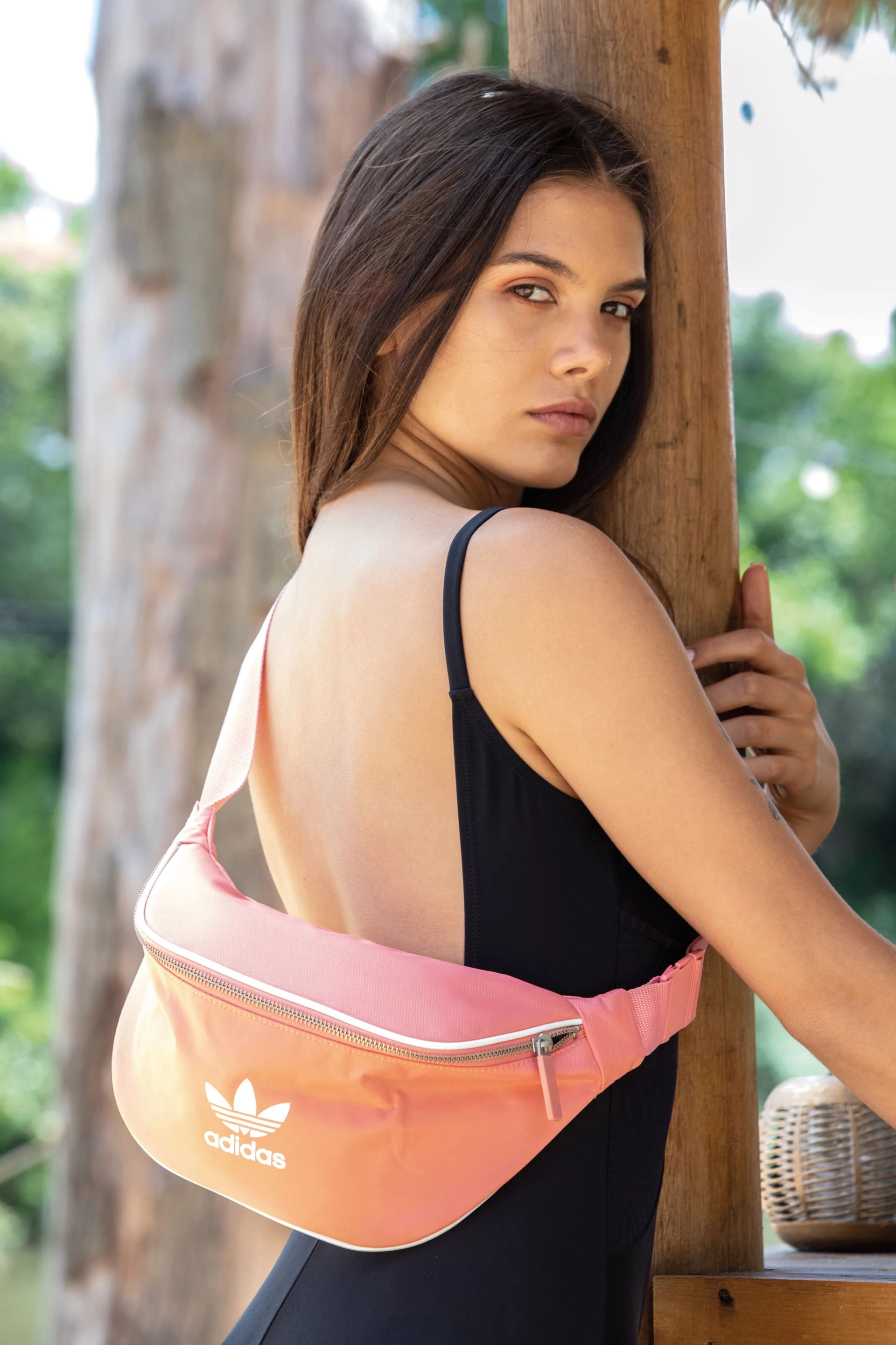 Este verano se suman las mochilas y riñoneras.