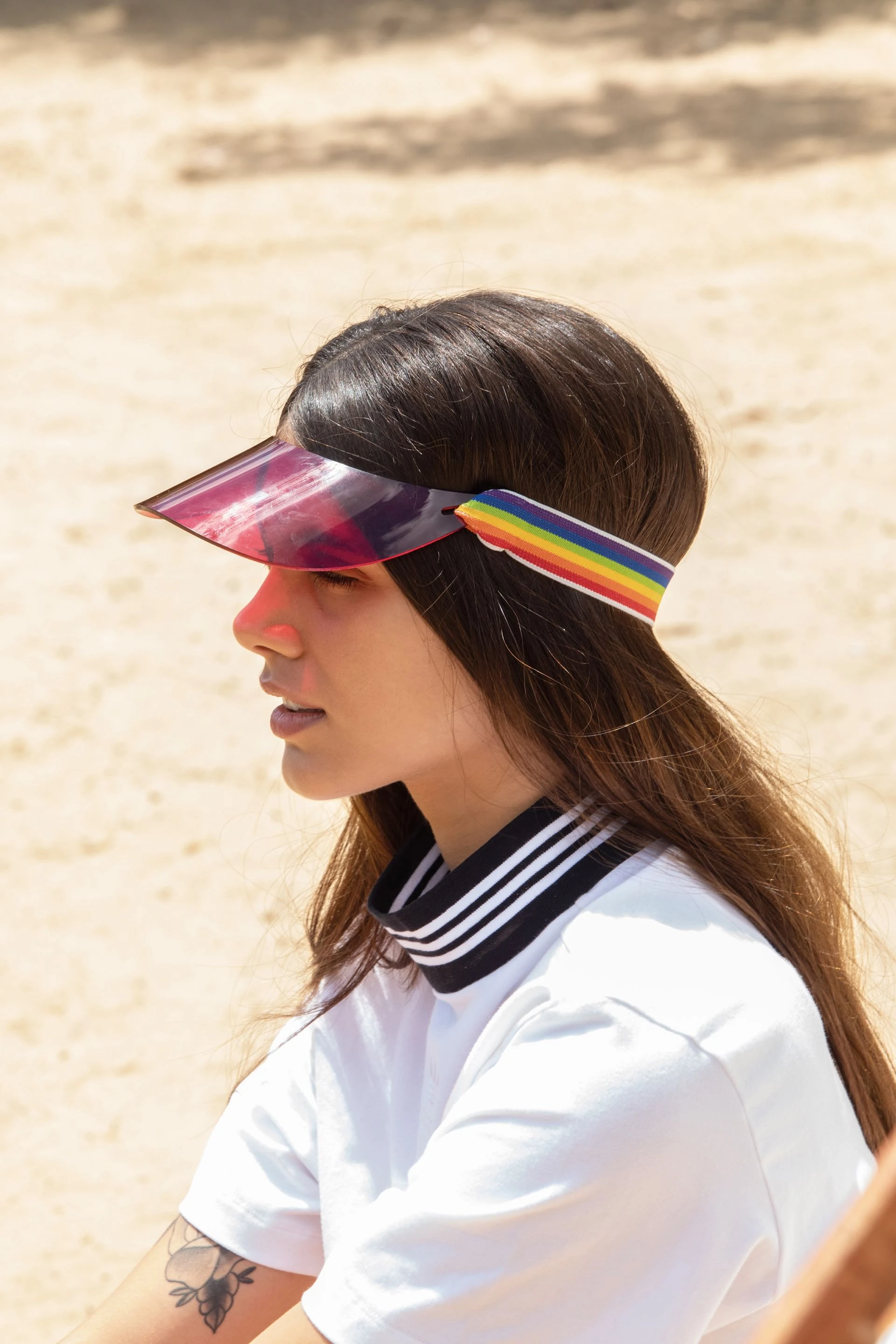 La visera completan el look sporty.