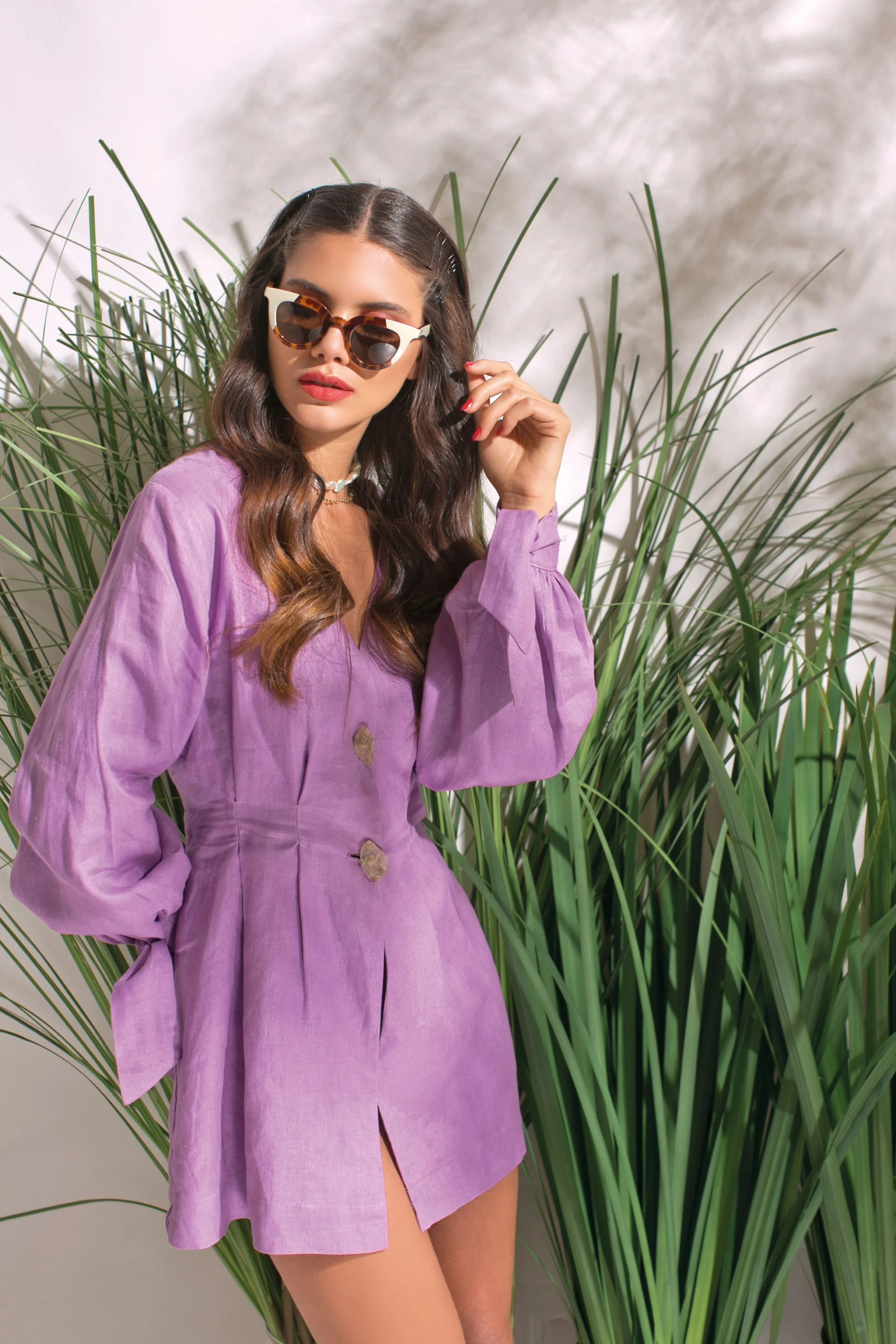 Vestido con entalle en la cintura ($ 3.856, Bestia).