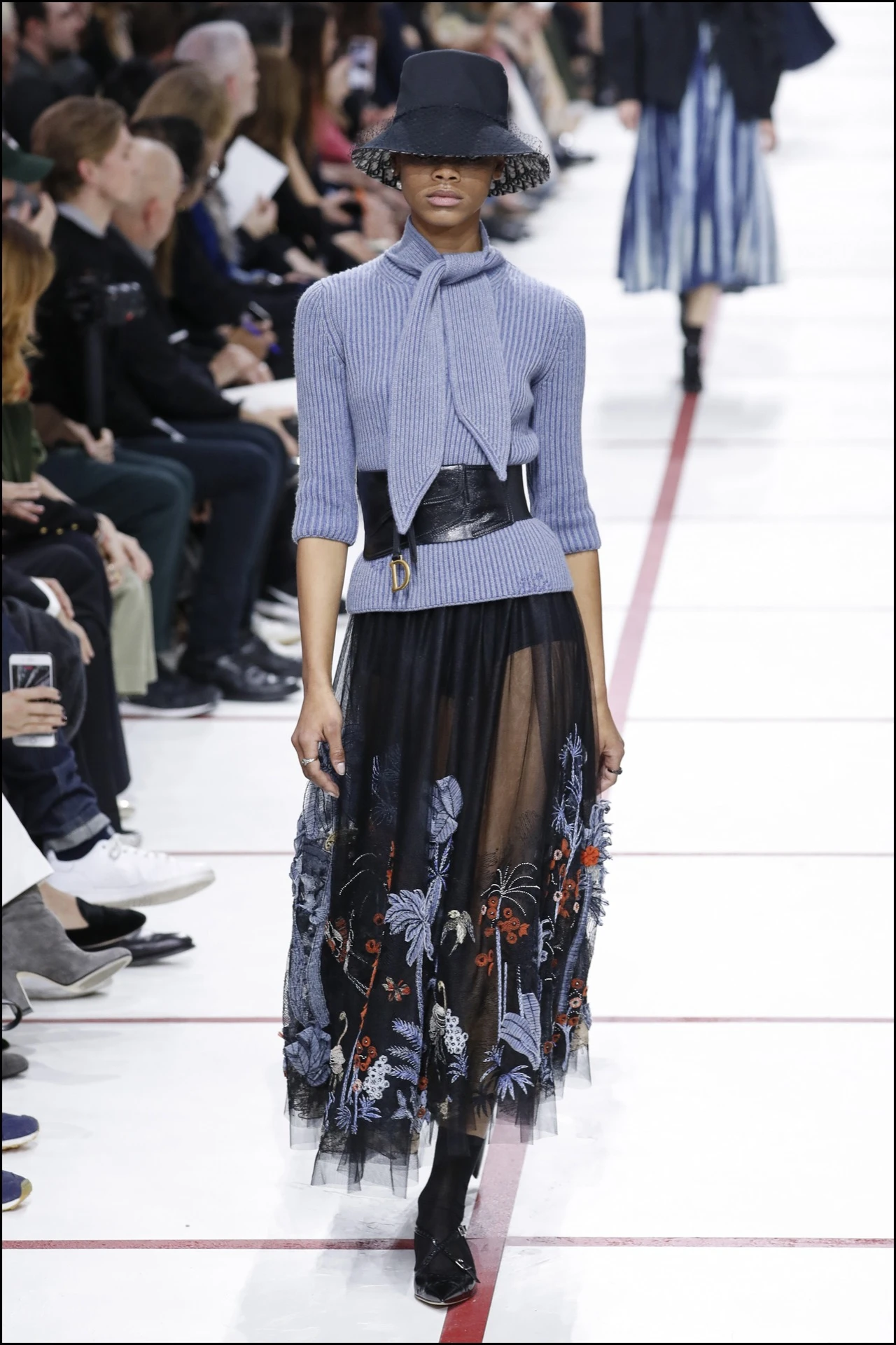 Mannequin pendant le dÈfilÈ de mode Christian Dior PrÍt-‡-Porter automne-hiver 2019/2020 au musÈe Rodin ‡ Paris, France, le 26 fÈvrier 2019. A model walks the runway at the Christian Dior show at Paris Fashion Week Autumn/Winter 2019/20 in Paris, France, on February 26, 2019.