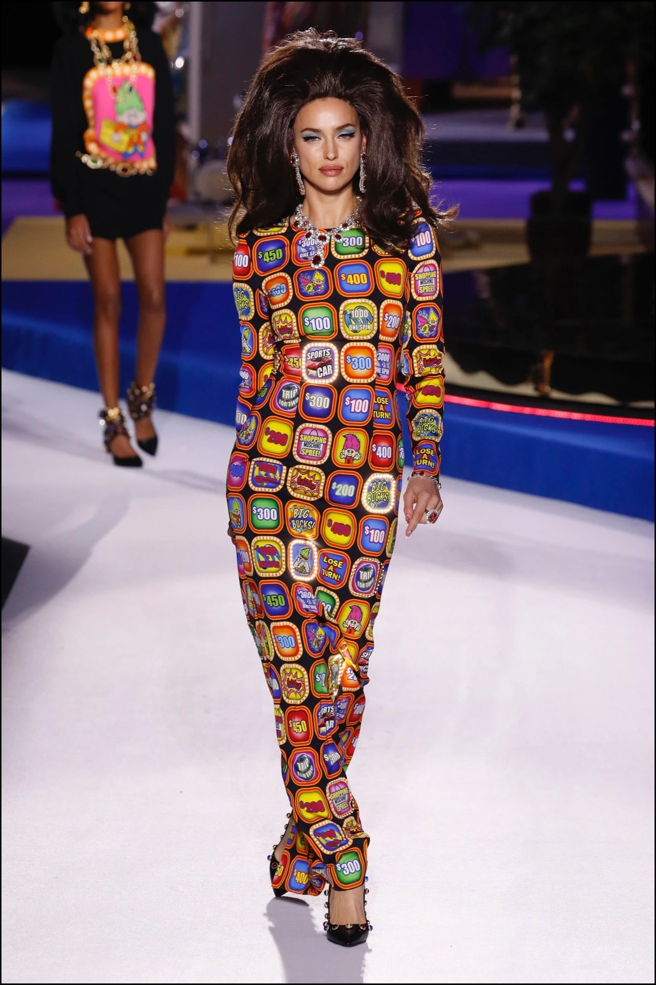 Irina Shayk - DÈfilÈ Moschino "Collection PrÍt-‡-Porter Automne-Hiver 2019/2020" lors de la Fashion Week de Milan (MLFW), le 22 fÈvrier 2019. Moschino Fashion Show "Ready-to-Wear Fall-Winter 2019/2020" at Milan Fashion Week, February 22nd, 2019.