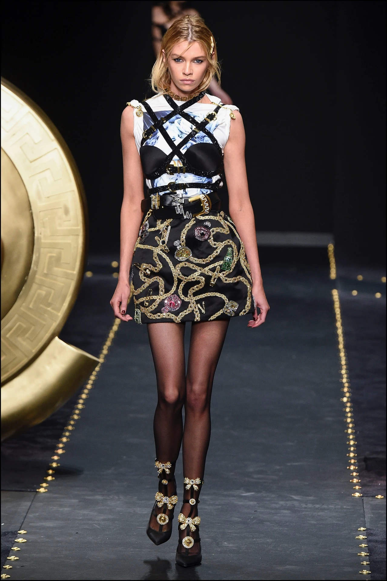 DÈfilÈ Versace "Collection PrÍt-‡-Porter Automne-Hiver 2019/2020" lors de la Fashion Week de Milan (MLFW), le 22 fÈvrier 2019. Versace Fashion Show "Ready-to-Wear Fall-Winter 2019/2020" at Milan Fashion Week, February 22nd, 2019.
