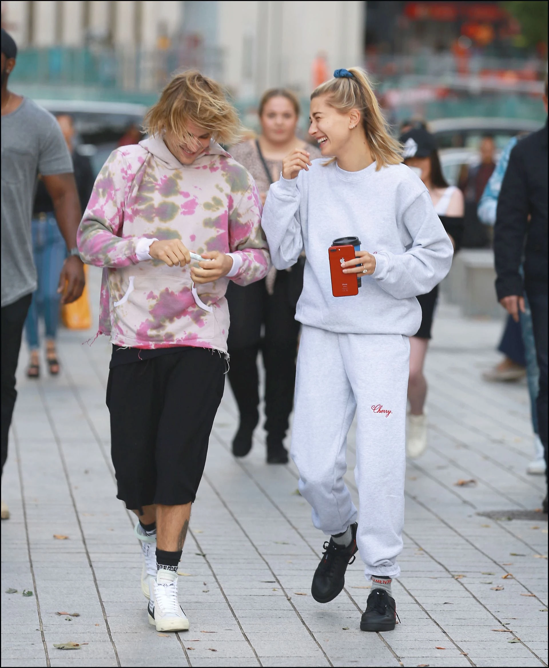 Justin y Hailey son fanáticos de las prendas oversize. Buzos y pantalones anchos son sus predilectos.