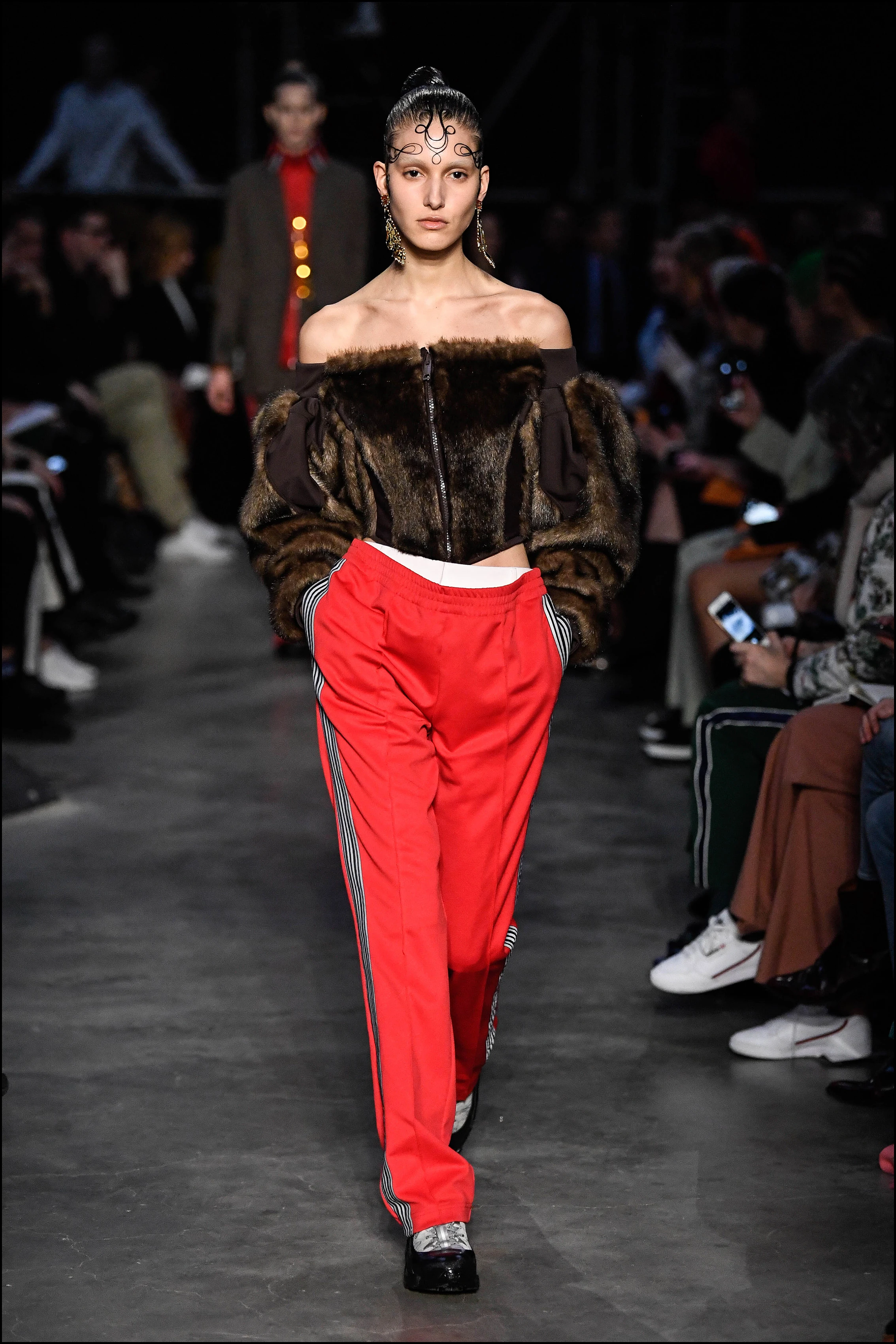 Mannequin au dÈfilÈ Burberry lors de la Fashion Week automne-hiver 2019/2020 ‡ Londres, Royaume Uni, le 17 fÈvrier 2019. A model walks the runway at the Burberry show during London Fashion Week in London, UK, on February 17, 2019.