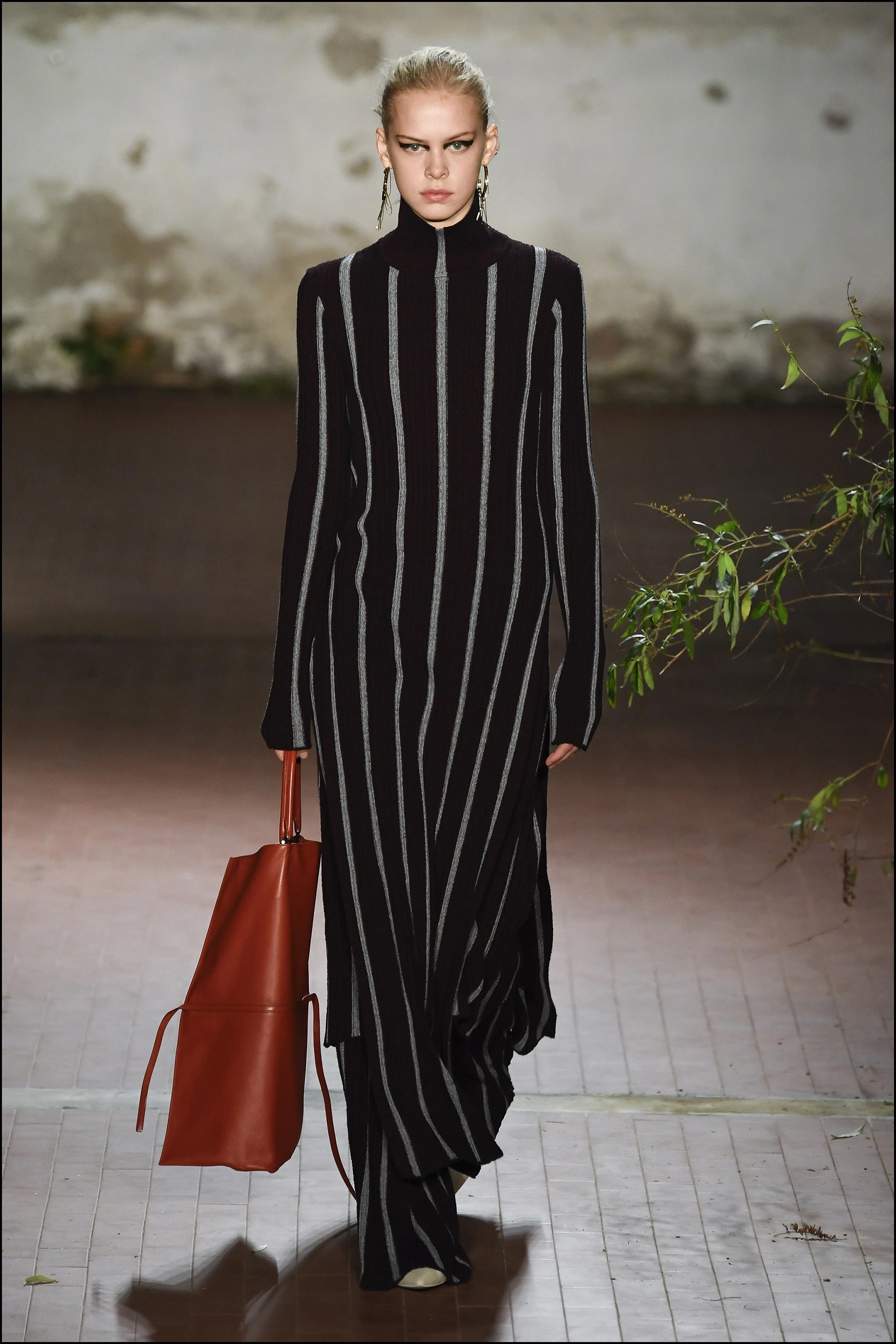 DÈfilÈ Jil Sander "Collection PrÍt-‡-Porter Automne/Hiver 2019-2020" lors de la Fashion Week de Milan (MLFW), le 21 fÈvrier 2019. Jil Sander Fashion Show "Ready-to-Wear Fall-Winter 2019/2020" at Milan Fashion Week, February 21st, 2019.