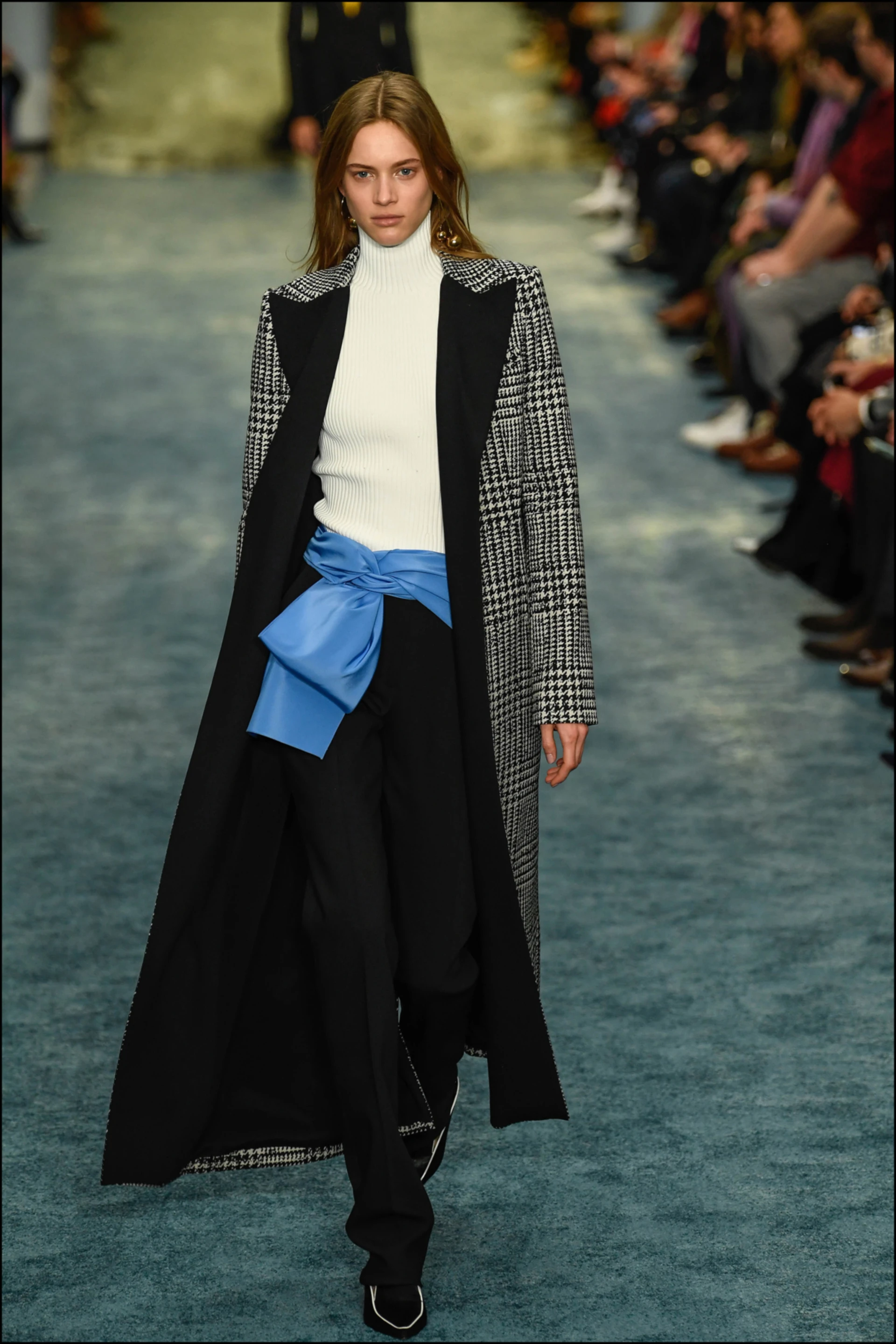 Largos tapados de estampado Príncipe de Gales. 