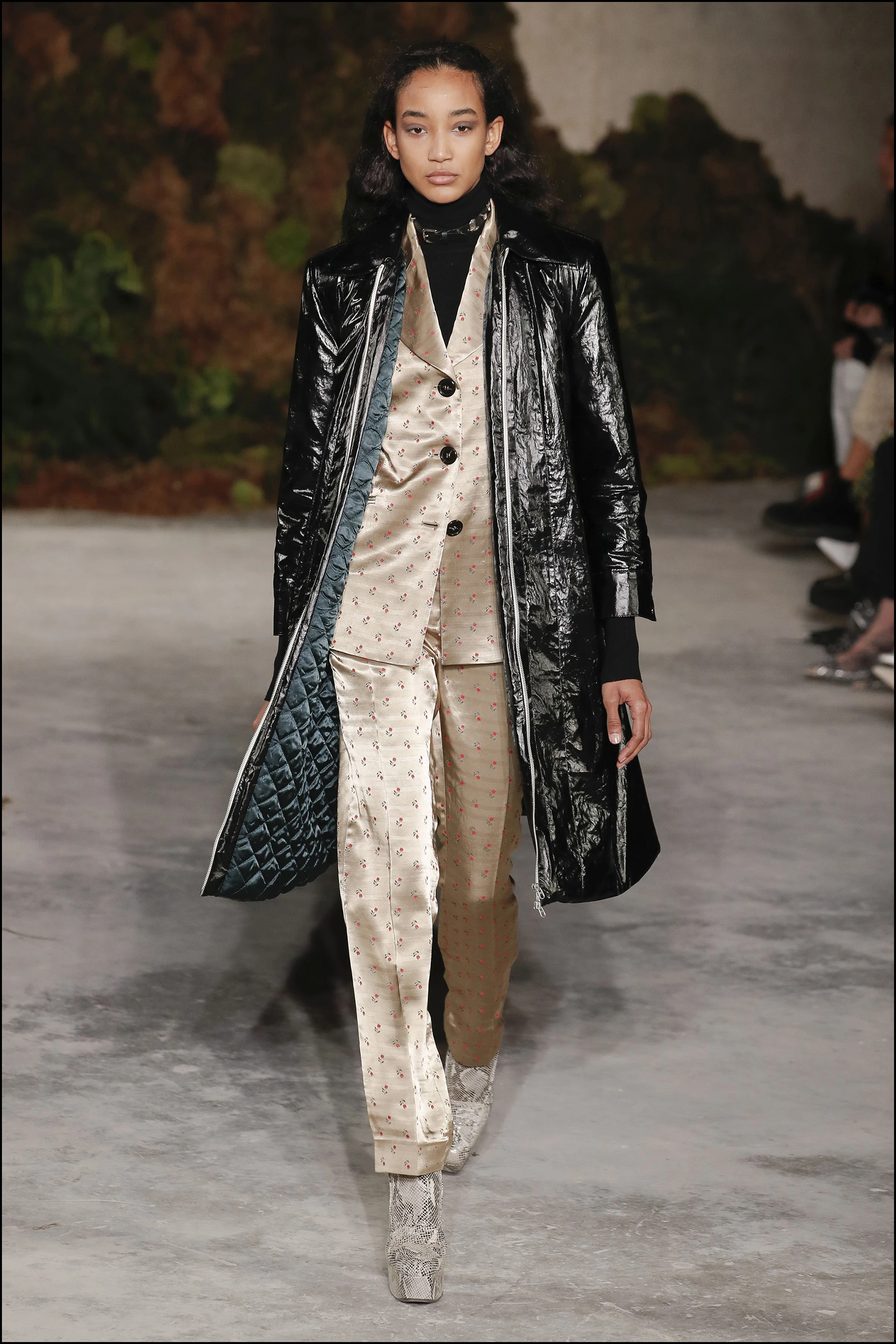 DÈfilÈ de mode prÍt-‡-porter Automne-Hiver 2019 "Alexa Chung" ‡ Londres durant la London Fashion Week ( Semaine de la mode ‡ Londres) le 16 FÈvrier 2019 Alexachung Model On Catwalk, Woman Women, London Fashion Week 2019 Ready To Wear For Fall Winter, Defile, Fashion Show Runway Collection, Pret A Porter, PAP, Modelwear, Modeschau Laufsteg Autumn Herbst England, Great Britain, Model, Fashion Show, Runway, Catwalk, Style, Look,