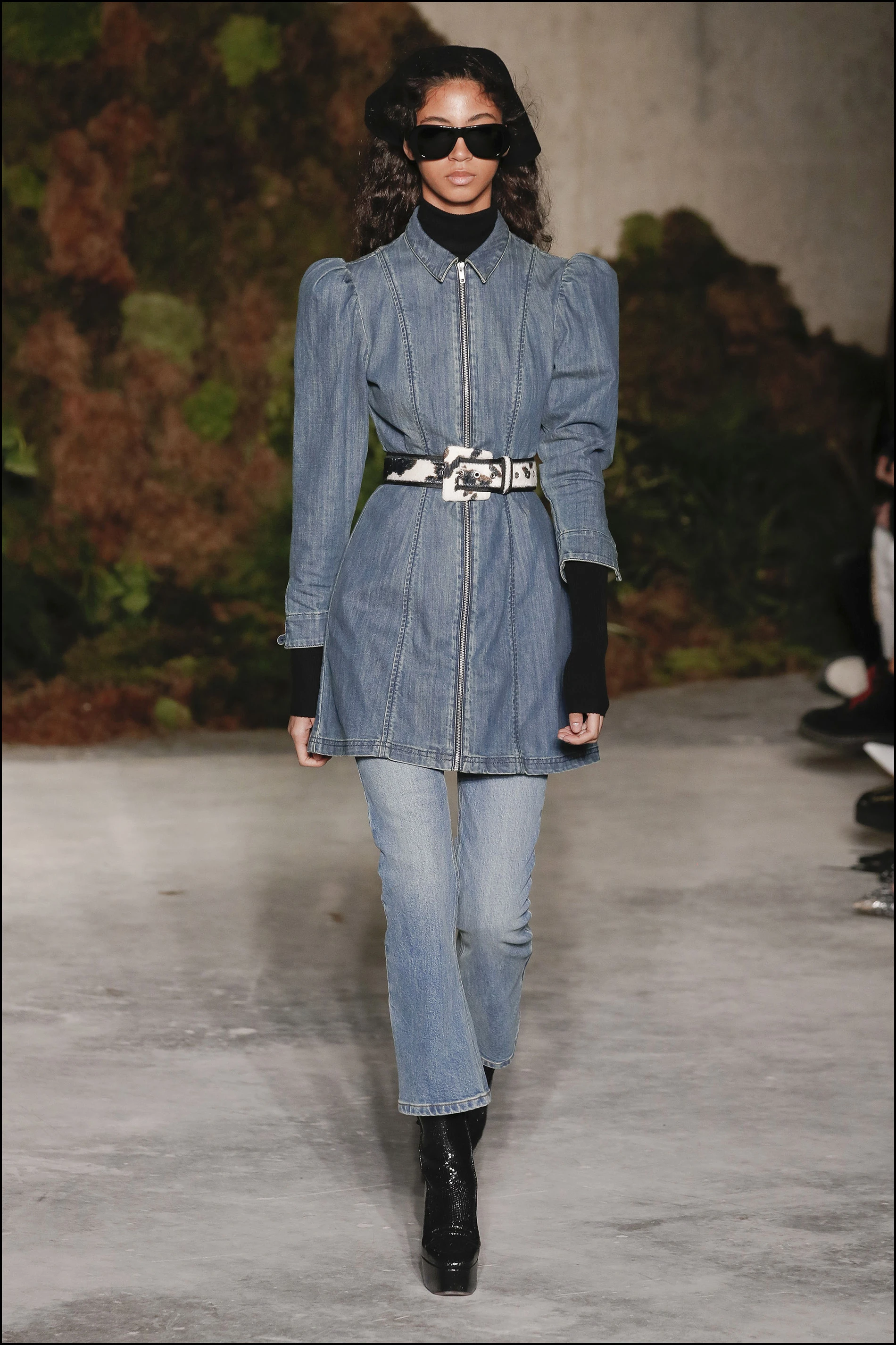 DÈfilÈ de mode prÍt-‡-porter Automne-Hiver 2019 "Alexa Chung" ‡ Londres durant la London Fashion Week ( Semaine de la mode ‡ Londres) le 16 FÈvrier 2019 Alexachung Model On Catwalk, Woman Women, London Fashion Week 2019 Ready To Wear For Fall Winter, Defile, Fashion Show Runway Collection, Pret A Porter, PAP, Modelwear, Modeschau Laufsteg Autumn Herbst England, Great Britain, Model, Fashion Show, Runway, Catwalk, Style, Look,