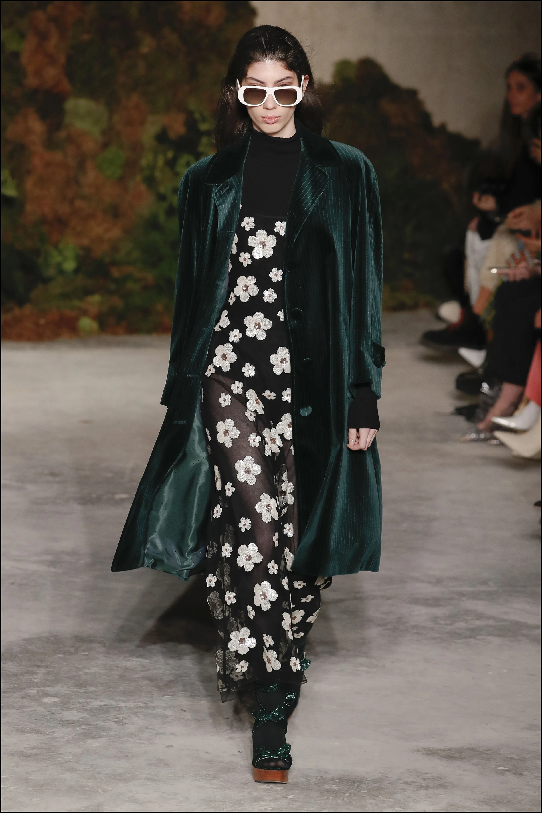 DÈfilÈ de mode prÍt-‡-porter Automne-Hiver 2019 "Alexa Chung" ‡ Londres durant la London Fashion Week ( Semaine de la mode ‡ Londres) le 16 FÈvrier 2019 Alexachung Model On Catwalk, Woman Women, London Fashion Week 2019 Ready To Wear For Fall Winter, Defile, Fashion Show Runway Collection, Pret A Porter, PAP, Modelwear, Modeschau Laufsteg Autumn Herbst England, Great Britain, Model, Fashion Show, Runway, Catwalk, Style, Look,