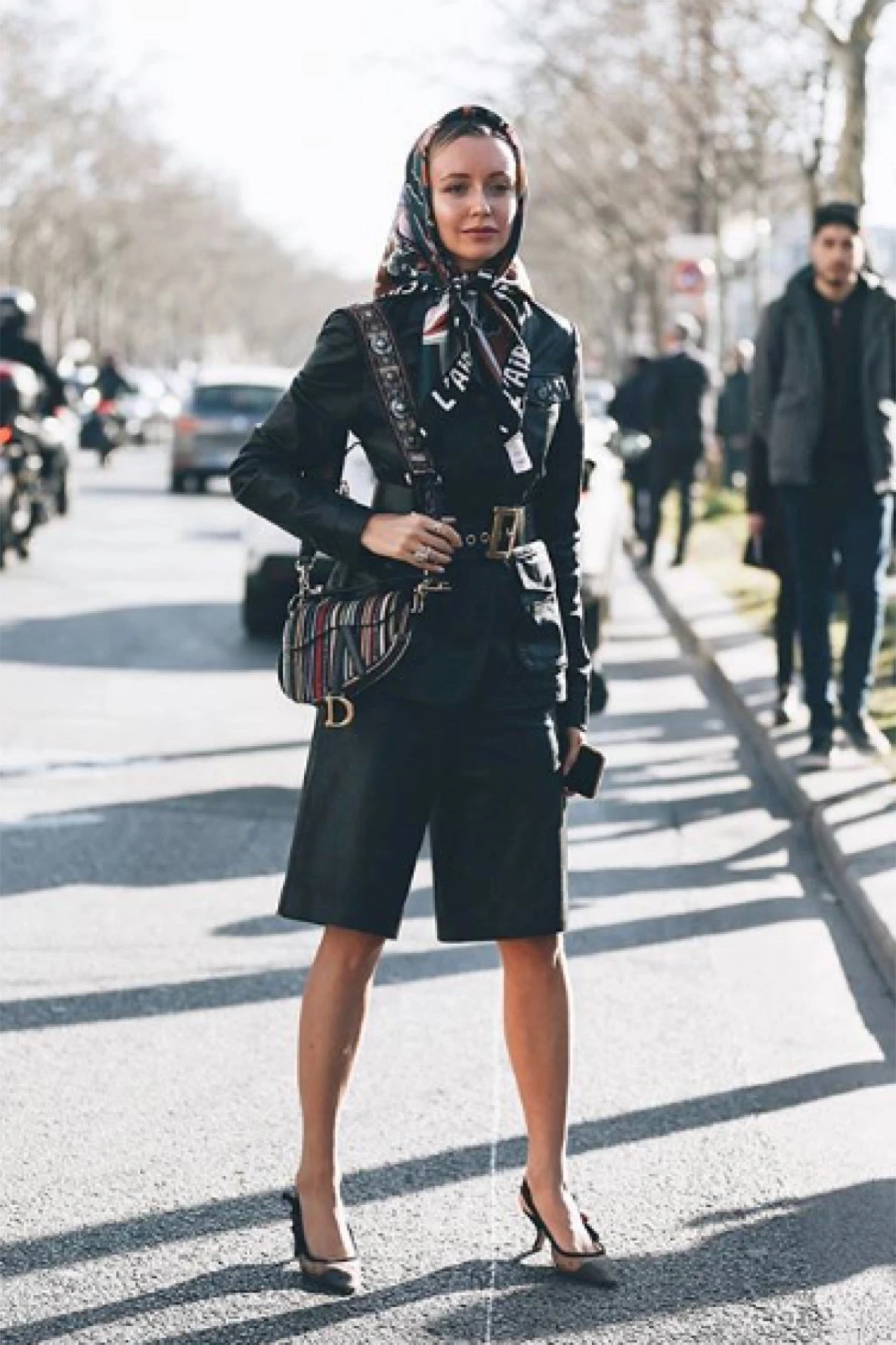 #PARA TI - CINTURONES SOBRE SACO - Moda - 01 - INSTAGRAM