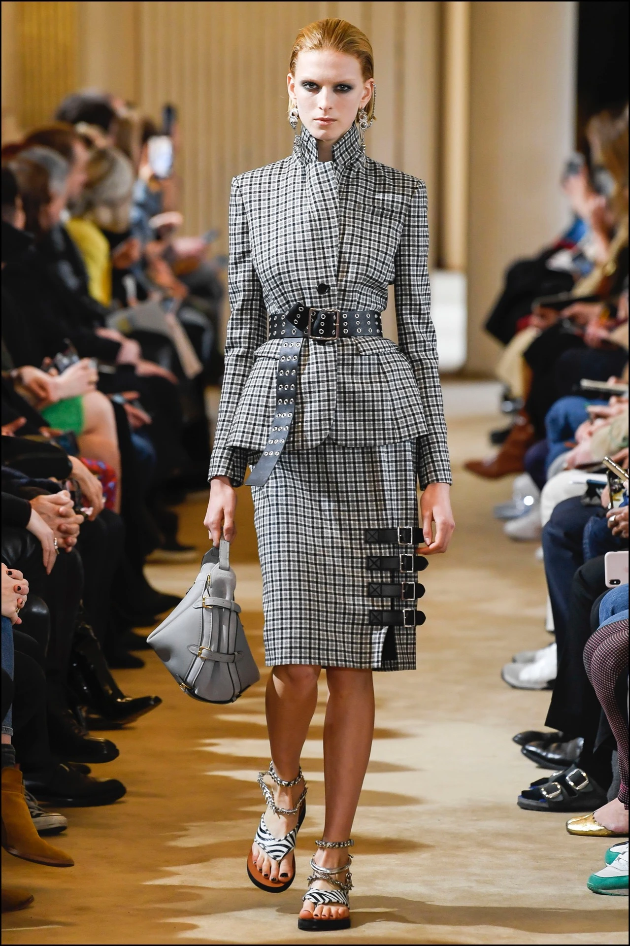 Mannequin - DÈfilÈ de mode Altuzarra collection prÍt-‡-porter Automne-Hiver 2019/2020 lors de la fashion week ‡ Paris, le 2 mars 2019. Altuzarra fashion show ready-to-wear Fall-Winter 2019/2020 during the fashion week in Paris, France, on March 2nd 2019.