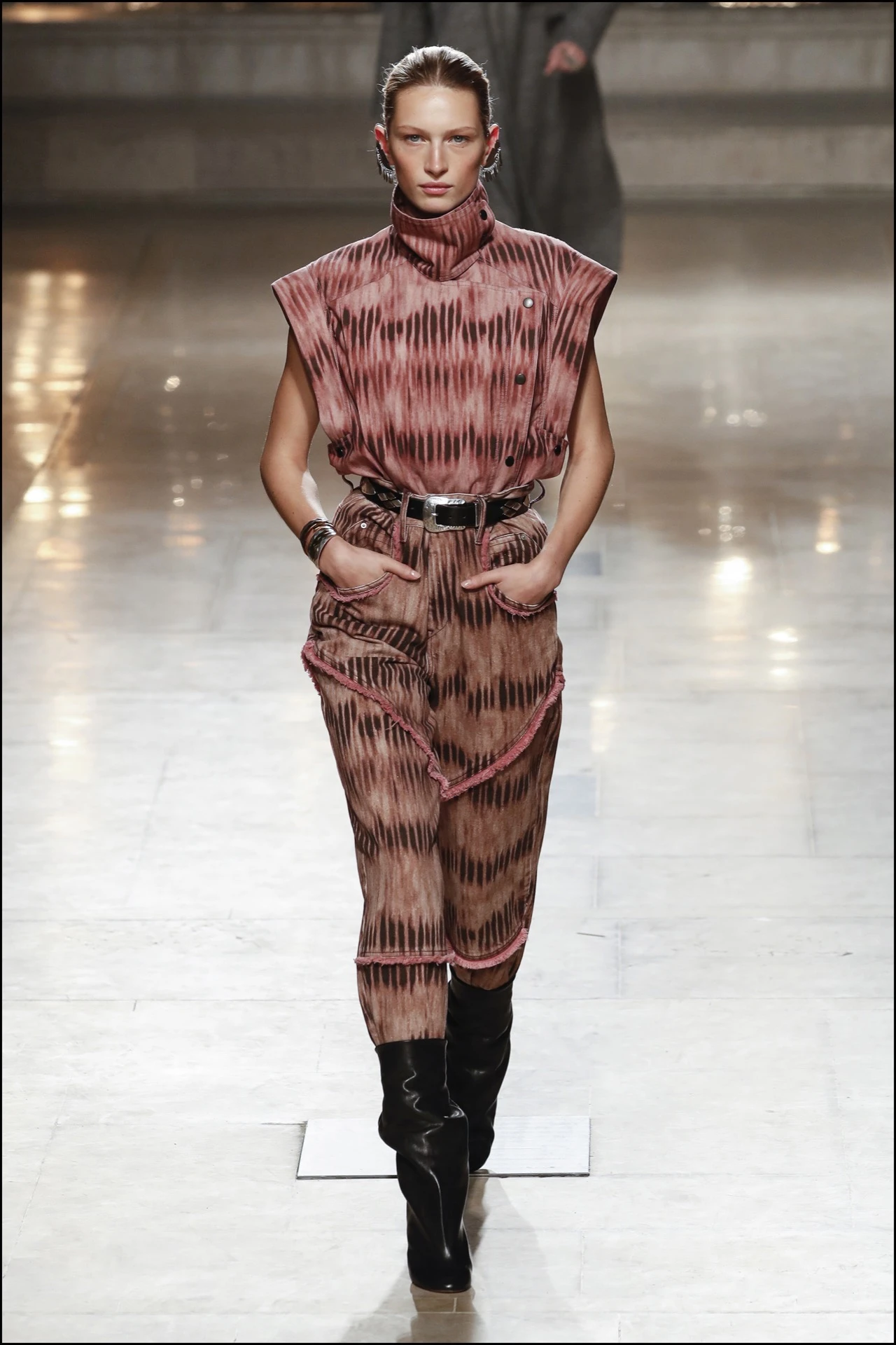 Mannequin - DÈfilÈ de mode Isabel Marant collection prÍt-‡-porter Automne-Hiver 2019/2020 lors de la fashion week ‡ Paris, le 28 fÈvrier 2019. Isabel Marant fashion show ready-to-wear Fall-Winter 2019/2020 during the fashion week in Paris, France, on February 28th 2019.