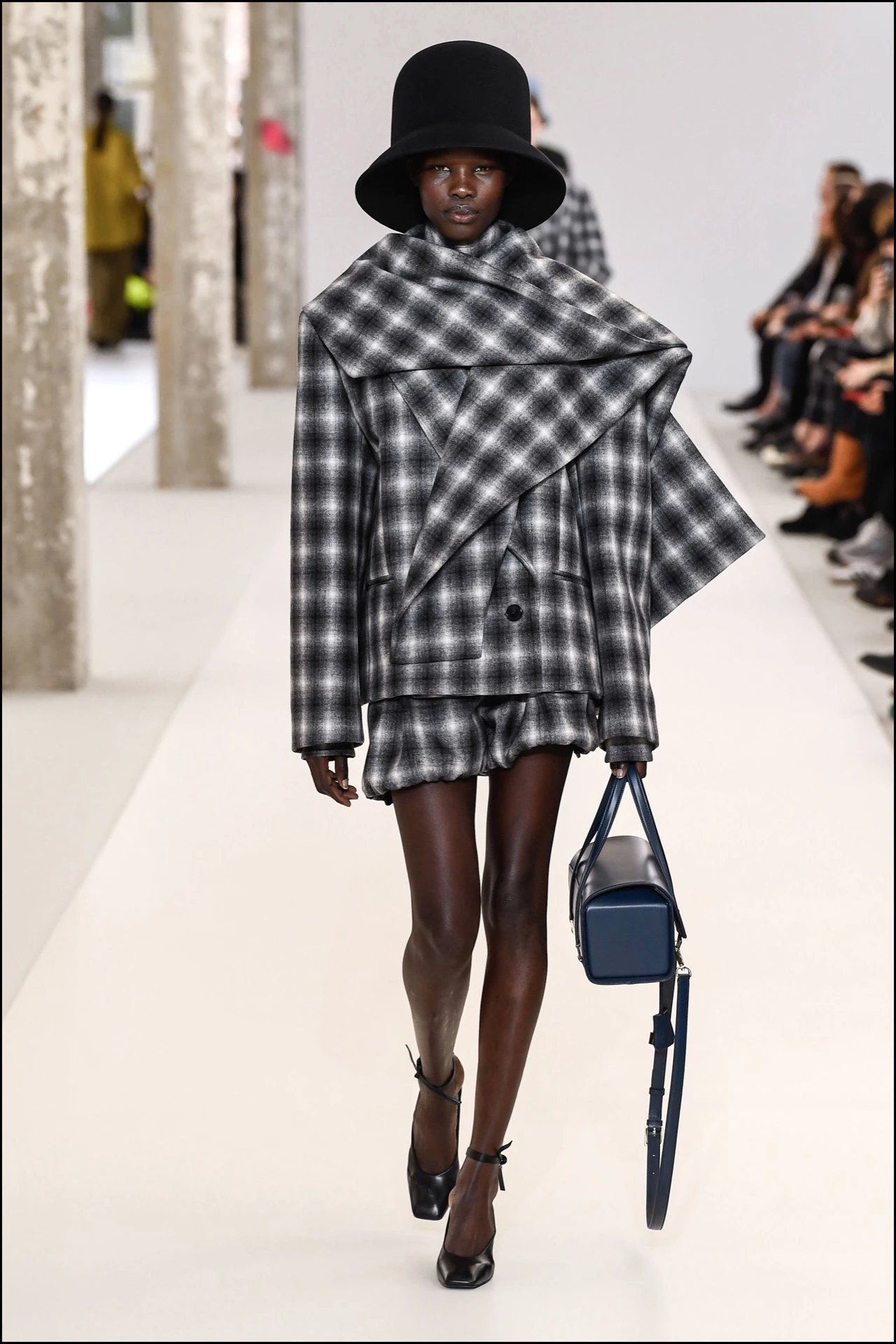 Mannequin - DÈfilÈ de mode Nina Ricci collection prÍt-‡-porter Automne-Hiver 2019/2020 lors de la fashion week ‡ Paris, le 1er mars 2019. Nina Ricci fashion show ready-to-wear Fall-Winter 2019/2020 during the fashion week in Paris, France, on March 1st 2019.