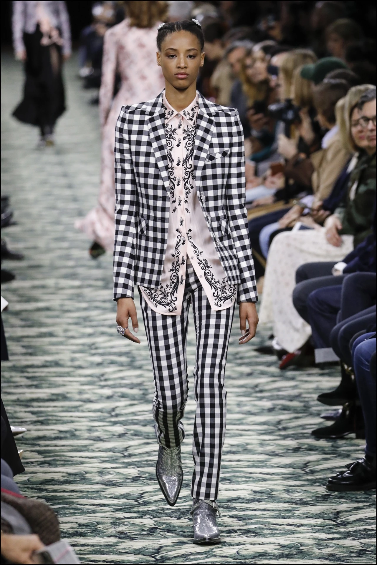 Mannequin - DÈfilÈ de mode Paco Rabanne collection prÍt-‡-porter Automne-Hiver 2019/2020 lors de la fashion week ‡ Paris, le 28 fÈvrier 2019. Paco Rabanne fashion show ready-to-wear Fall-Winter 2019/2020 during the fashion week in Paris, France, on February 28th 2019.