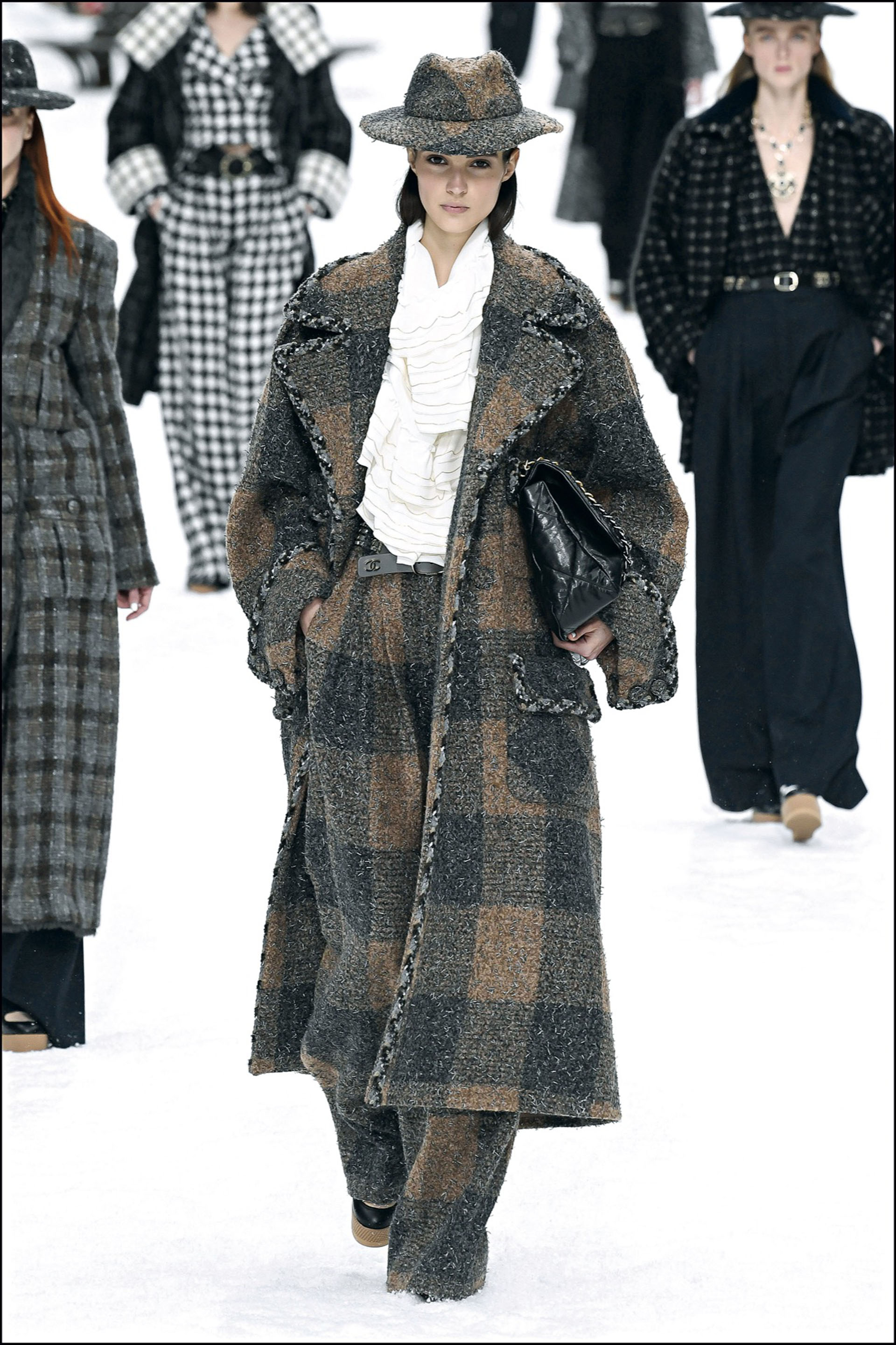 Mannequin - DÈfilÈ de mode Chanel collection prÍt-‡-porter Automne-Hiver au Grand Palais lors de la fashion week ‡ Paris, le 5 mars 2019. PAP F/W 2019/2020 Chanel fashion show in Paris. On march 5th 2019