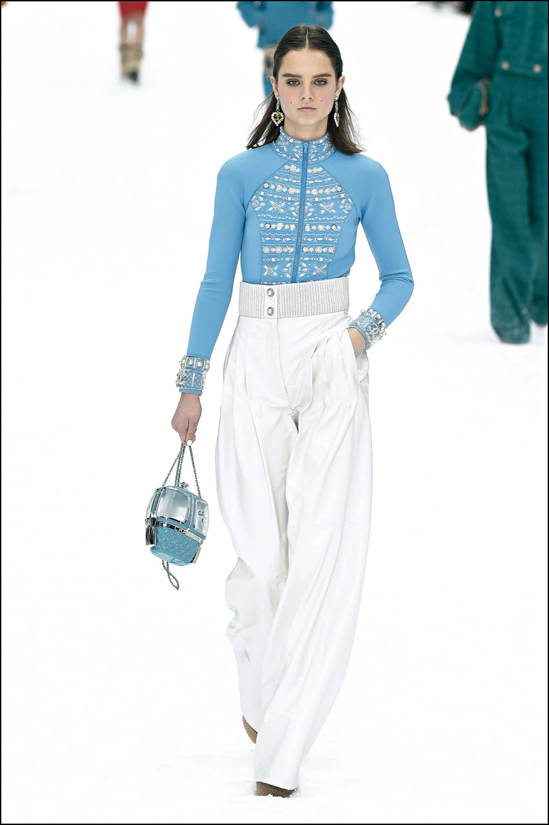 Mannequin - DÈfilÈ de mode Chanel collection prÍt-‡-porter Automne-Hiver au Grand Palais lors de la fashion week ‡ Paris, le 5 mars 2019. PAP F/W 2019/2020 Chanel fashion show in Paris. On march 5th 2019