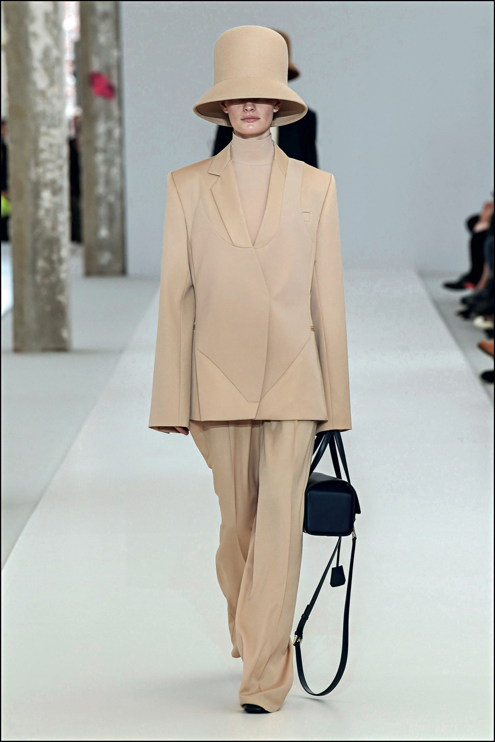 Mannequin - DÈfilÈ de mode Nina Ricci collection prÍt-‡-porter Automne-Hiver 2019/2020 lors de la fashion week ‡ Paris, le 1er mars 2019. Nina Ricci fashion show ready-to-wear Fall-Winter 2019/2020 during the fashion week in Paris, France, on March 1st 2019.