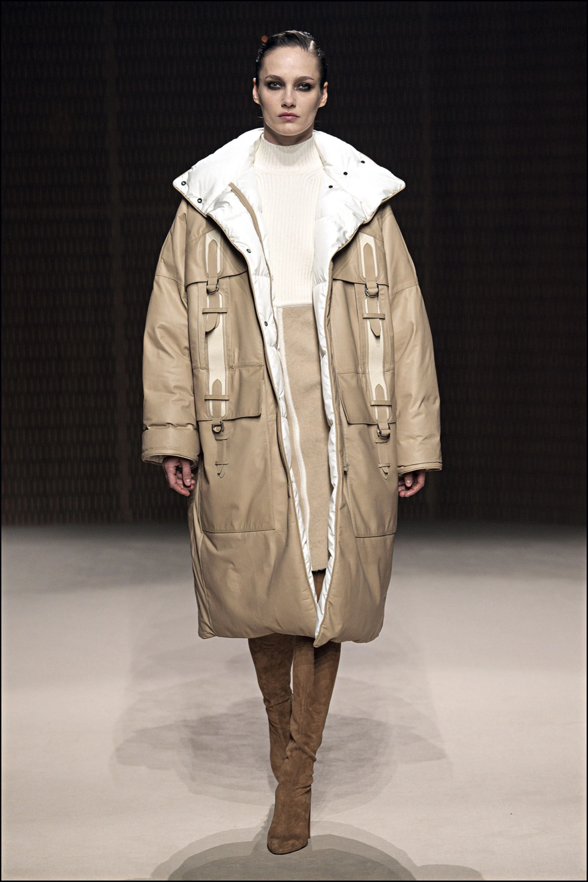 Mannequin - DÈfilÈ de mode HermËs collection prÍt-‡-porter Automne-Hiver 2019/2020 lors de la fashion week ‡ Paris, le 2 mars 2019. HermËs fashion show ready-to-wear Fall-Winter 2019/2020 during the fashion week in Paris, France, on March 2nd 2019.