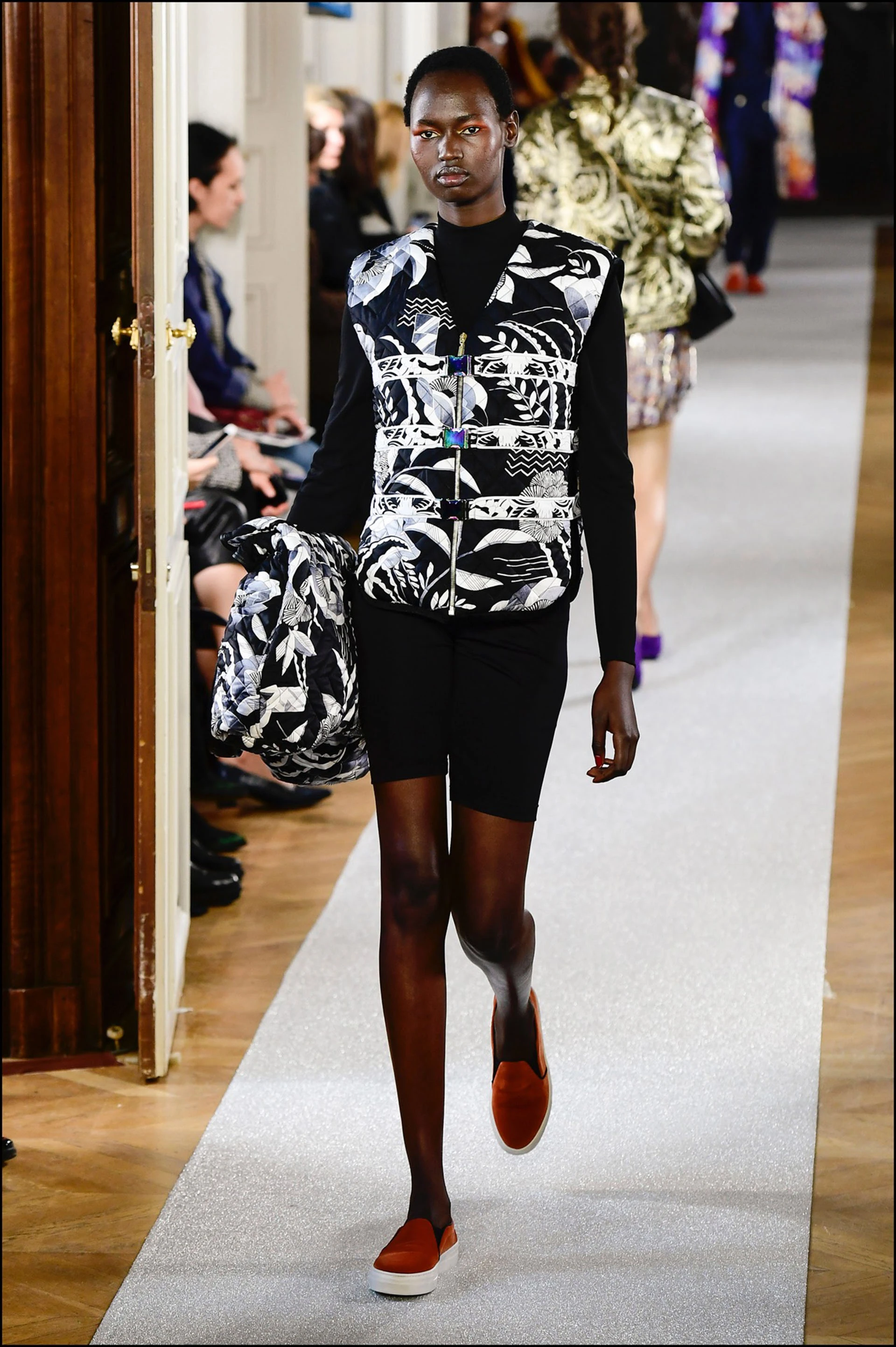 Mannequin - DÈfilÈ de mode Leonard collection prÍt-‡-porter Automne-Hiver 2019/2020 lors de la fashion week ‡ Paris, le 1er mars 2019. Leonard fashion show ready-to-wear Fall-Winter 2019/2020 during the fashion week in Paris, France, on March 1st 2019.