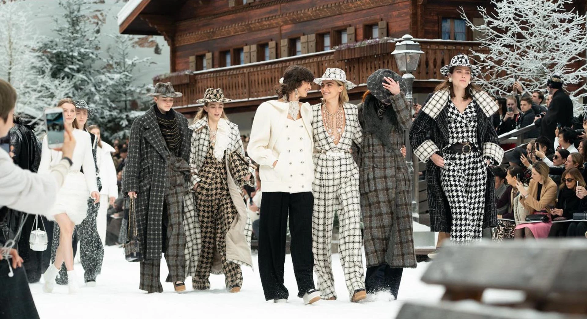 #PARA TI - BOURGEOIS - Moda - 02 - GENTILEZA INTI