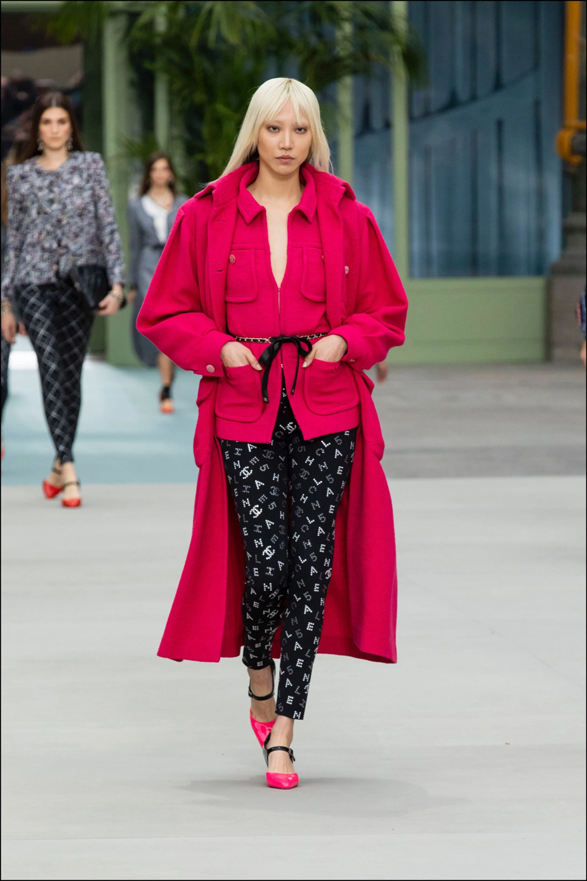 Colorado y fucsia en un mismo outfit, un must de esta temporada.