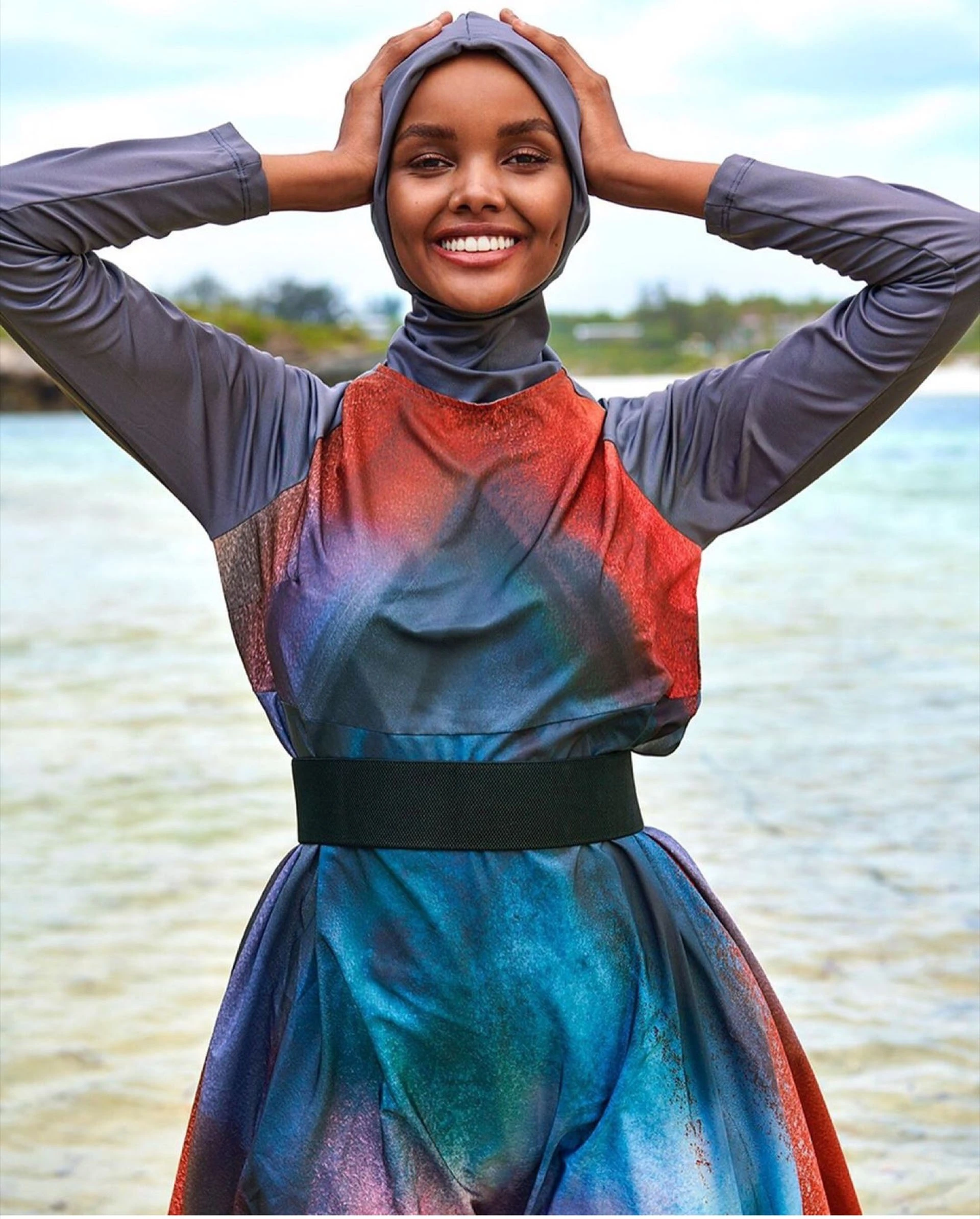 Halima Aden con un burkini para la edición de trajes de baño de Sports Illustrated.