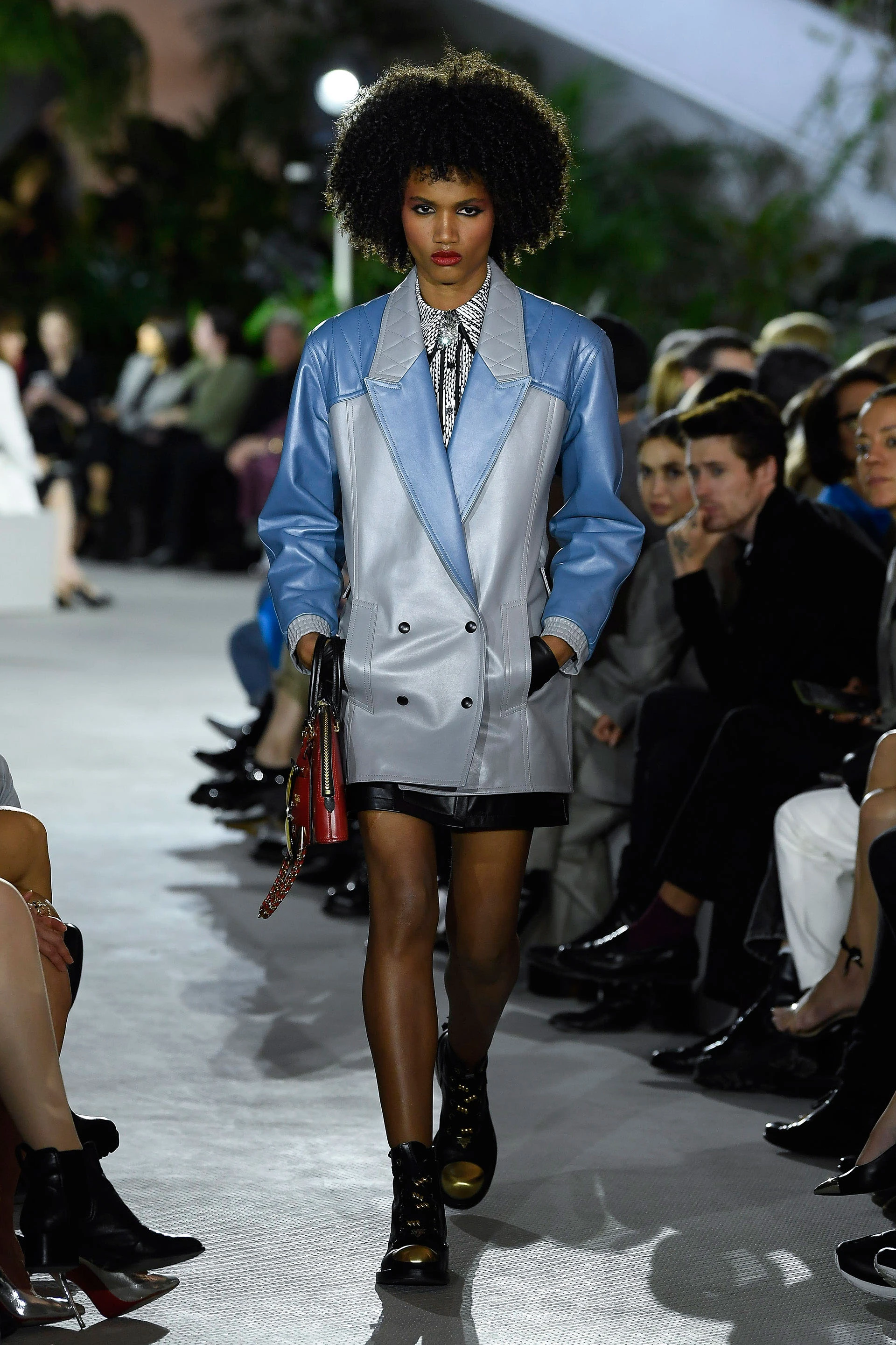 Metalizado con un toque de color.