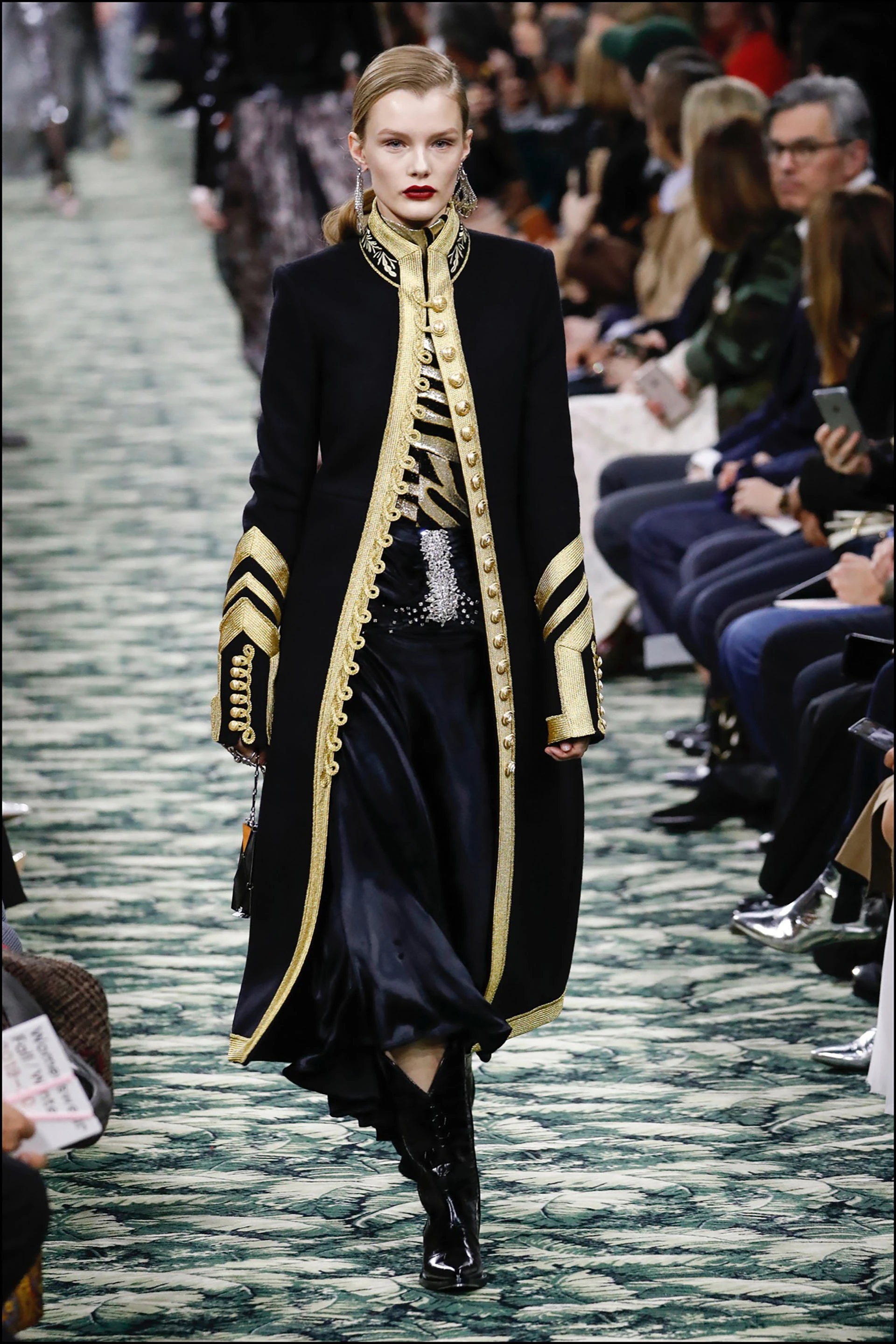 Mannequin - DÈfilÈ de mode Paco Rabanne collection prÍt-‡-porter Automne-Hiver 2019/2020 lors de la fashion week ‡ Paris, le 28 fÈvrier 2019. Paco Rabanne fashion show ready-to-wear Fall-Winter 2019/2020 during the fashion week in Paris, France, on February 28th 2019.