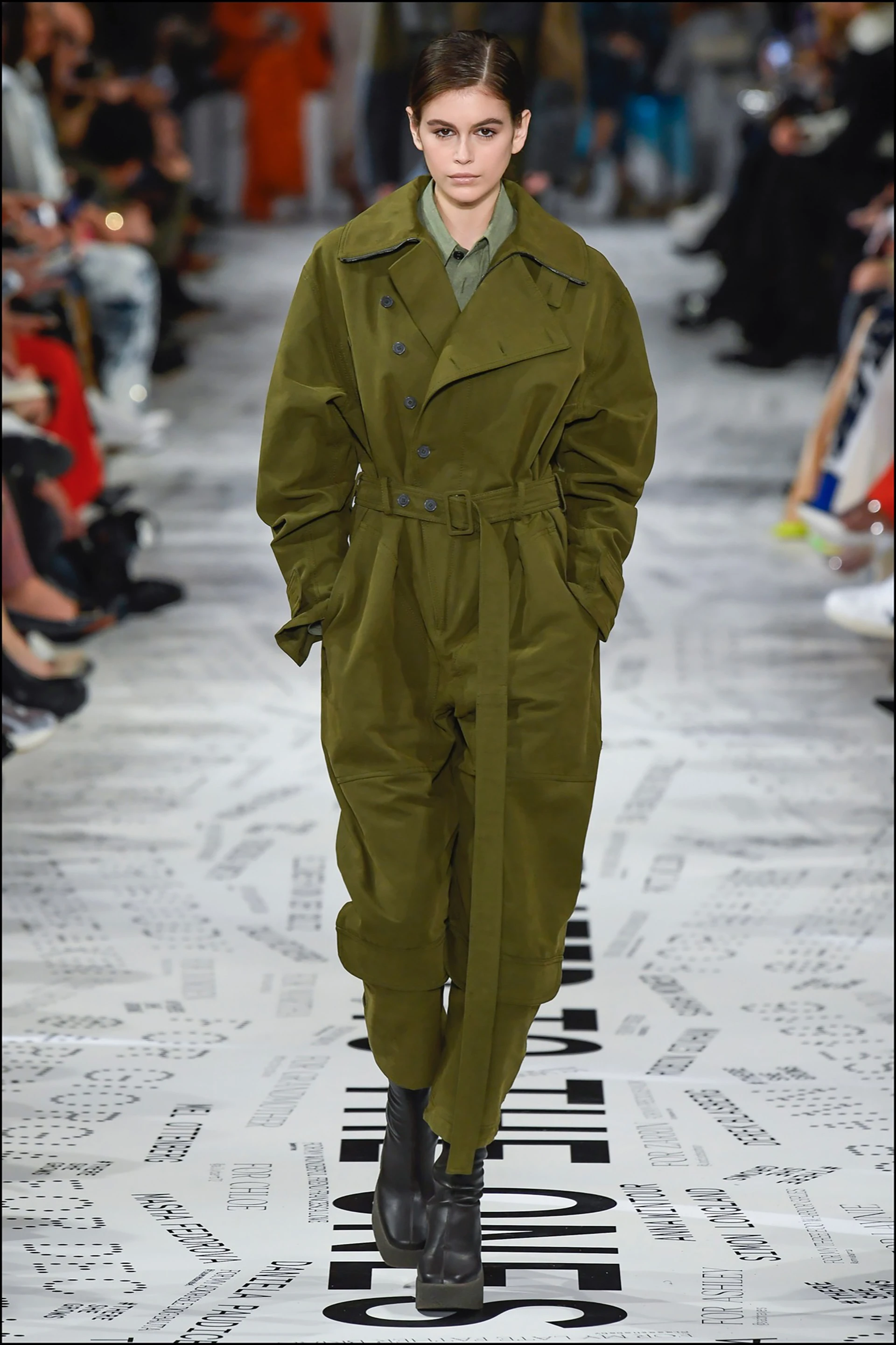 Kaia Gerber pendant le dÈfilÈ de mode Stella McCartney collection prÍt-‡-porter Automne-Hiver lors de la fashion week ‡ Paris, France, le 4 mars 2019. A model walks the runway during the Stella McCartney show as part of the Paris Fashion Week Womenswear Fall/Winter 2019/2020 in Paris, France on March 04, 2019.