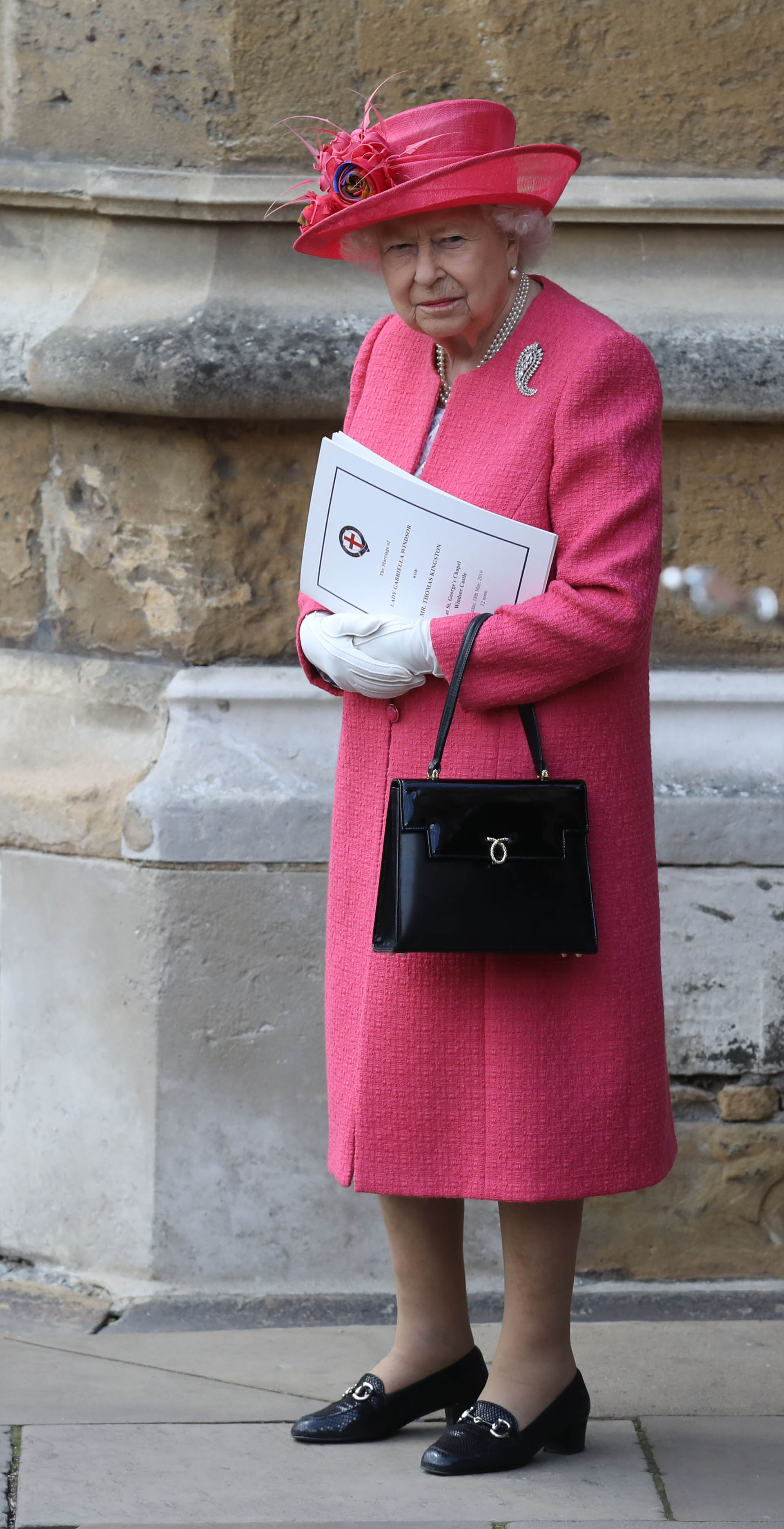 La reina Isabel II eligió un tono coral (AFP)
