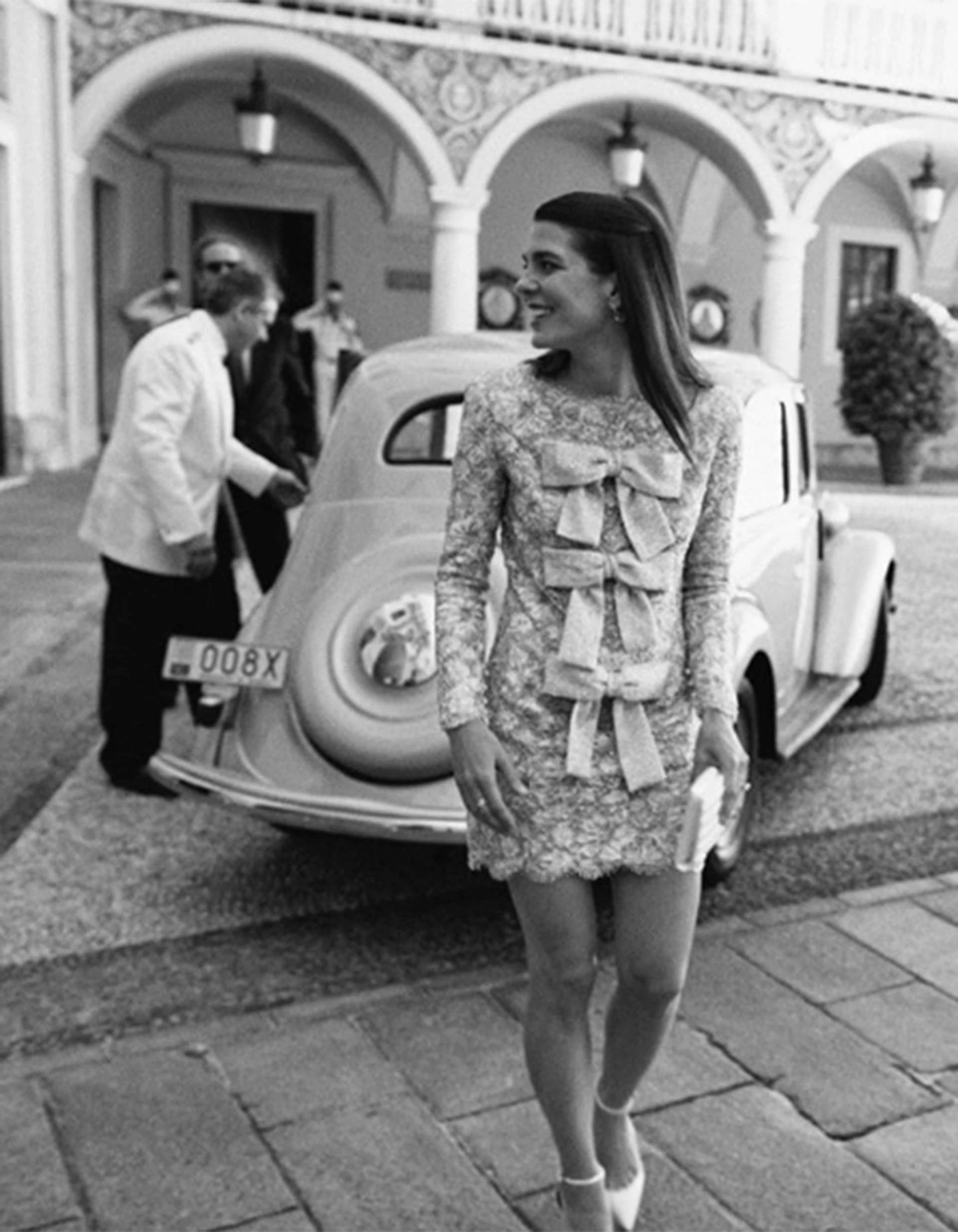 El mini dress de encaje y lazos para la recepción (Instagram Anthony Vasconcellos)