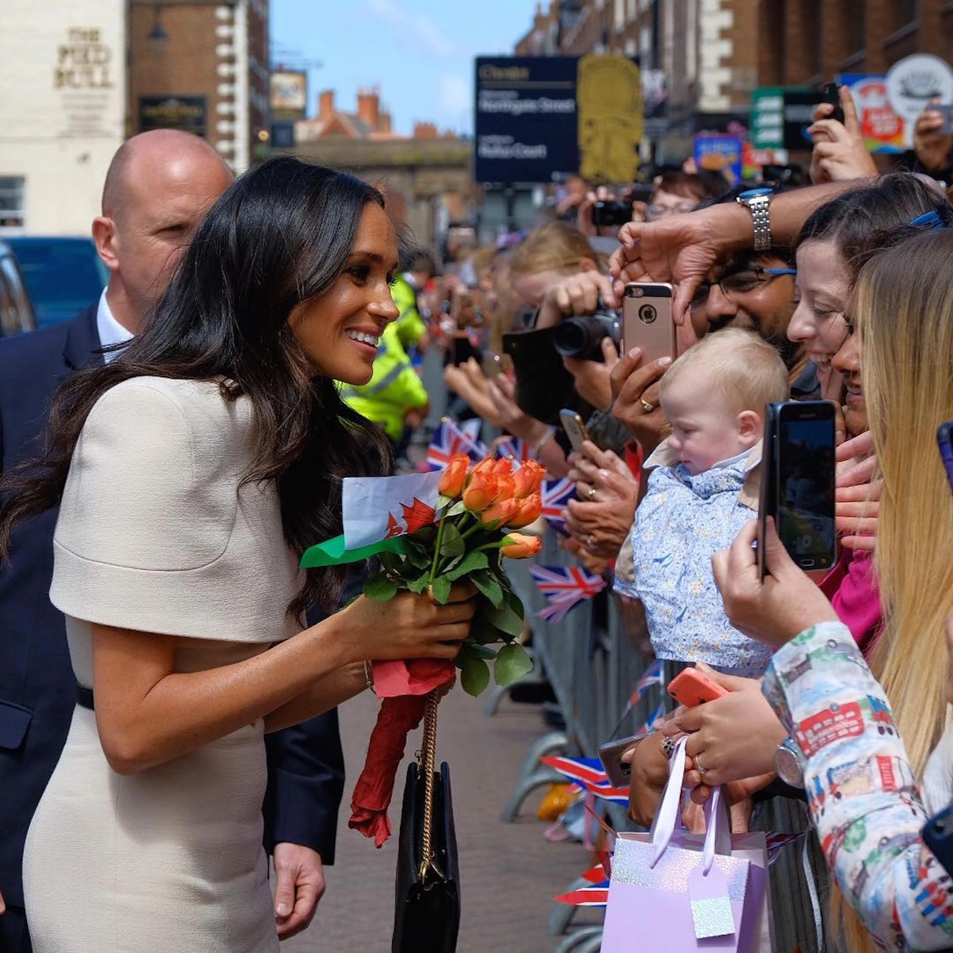 Meghan Markle en el primer acto oficial junto a la reina Isabel II