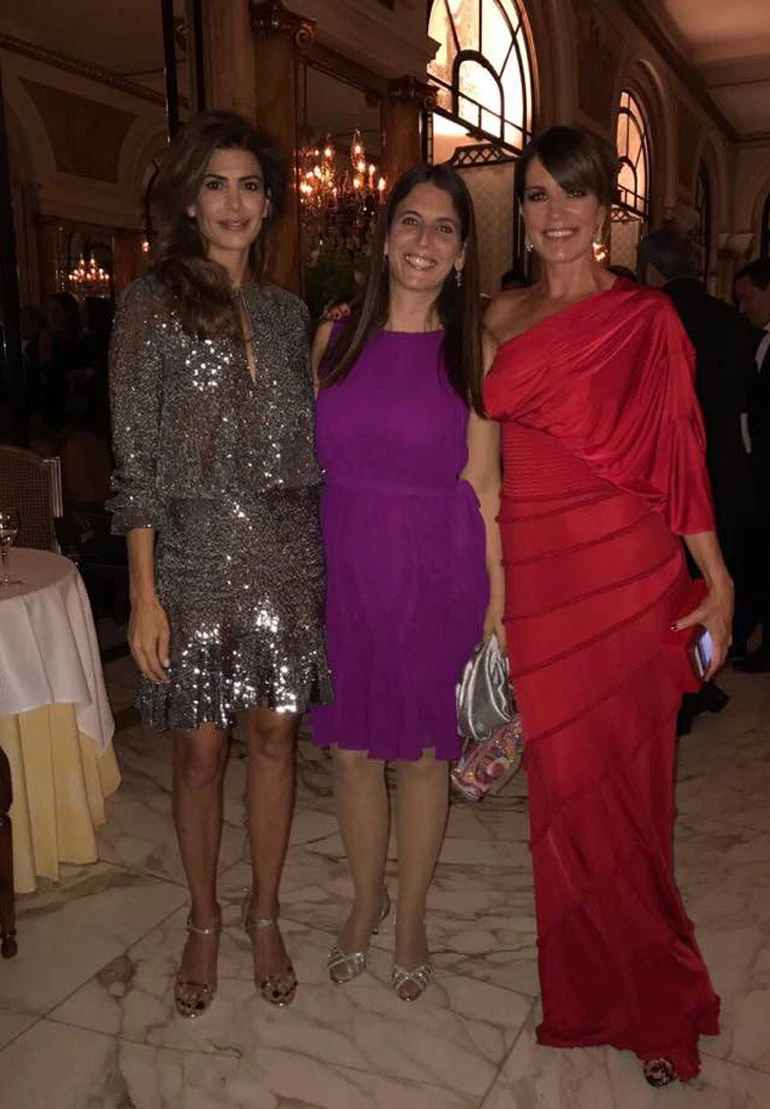Juliana Awada en la gala apoyando el proyecto de DISFAM