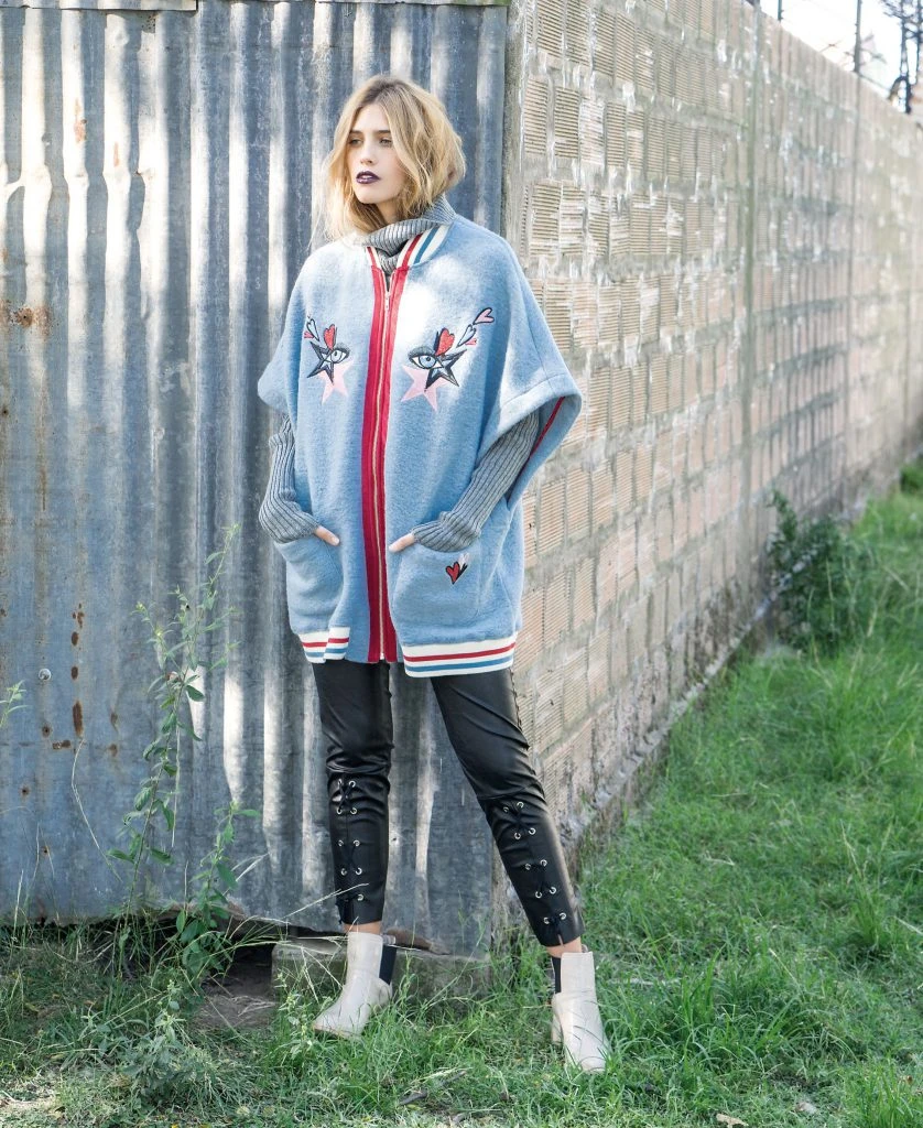 #PARA TI - ANTICIPO COLECCIONES EXTERIORES - moda - capa con apliques kosiuko - JJ - 20180316