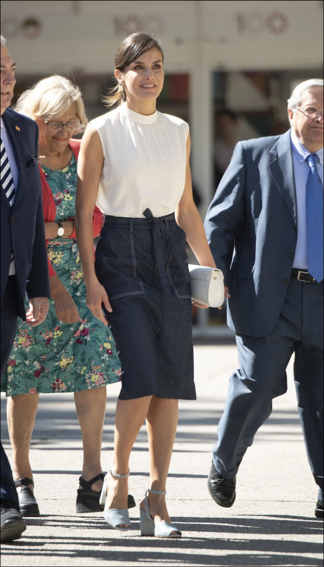 Muy canchero el look working day de Letizia.