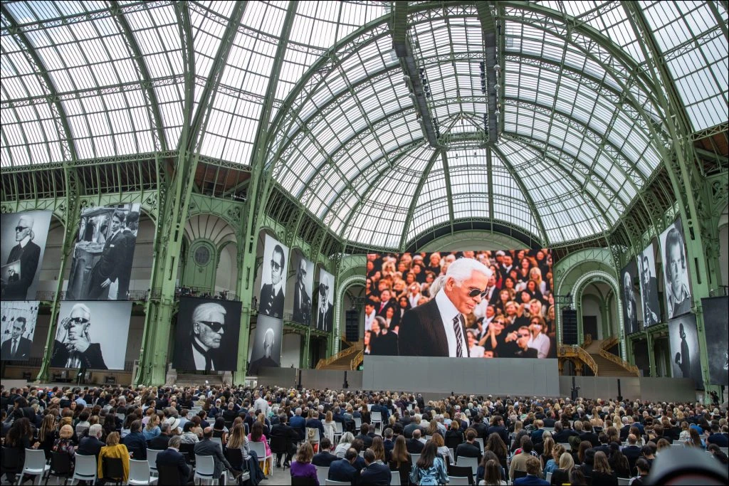 tributo Karl Lagerfeld