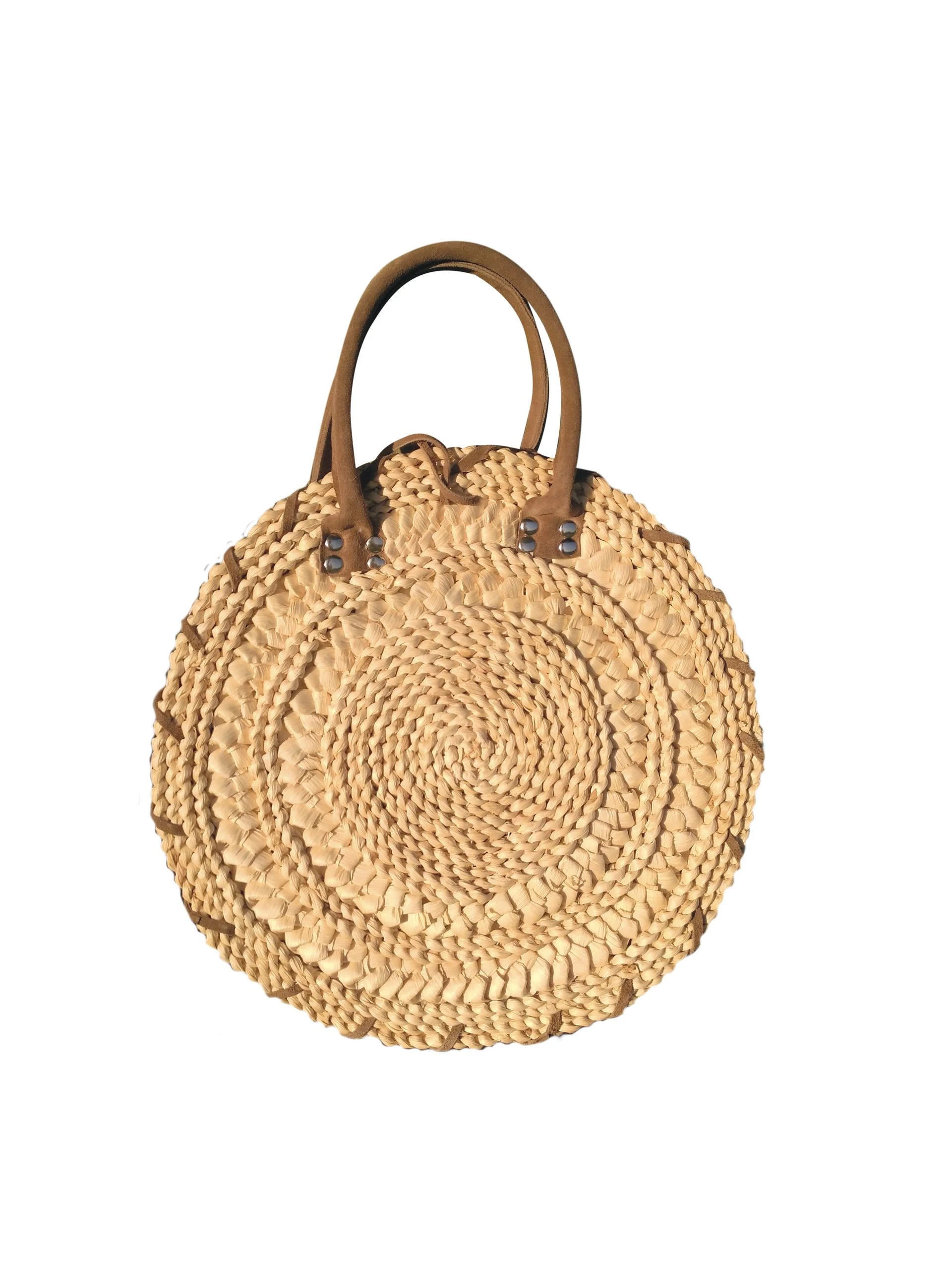 Canasto con manijas de gamuza ($ 1.600, Muy de Arriba).