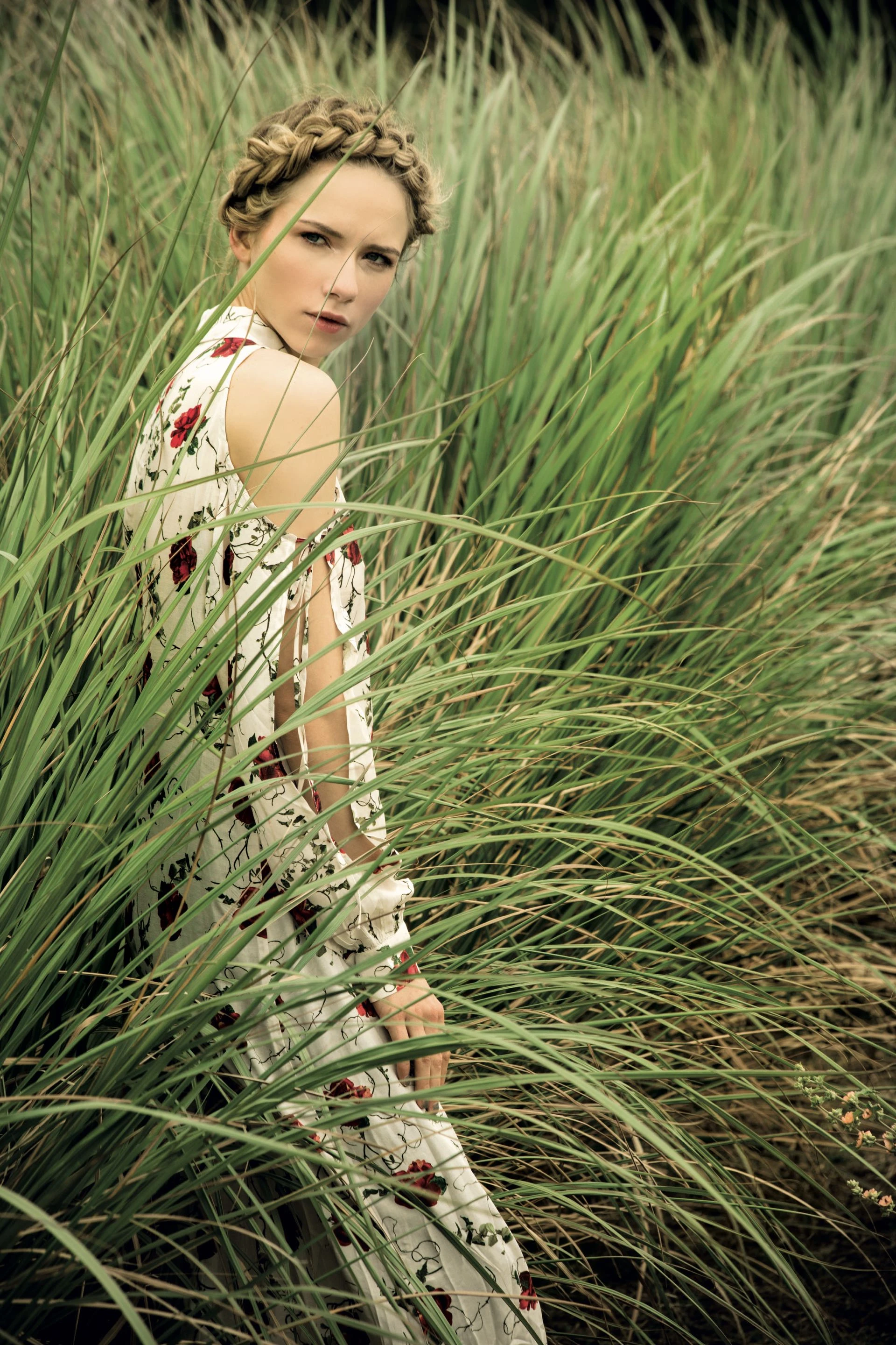 Vestido de gasa con hombros al descubierto ($ 2.990, MNG). Foto Fernando Venegas/ Para Ti