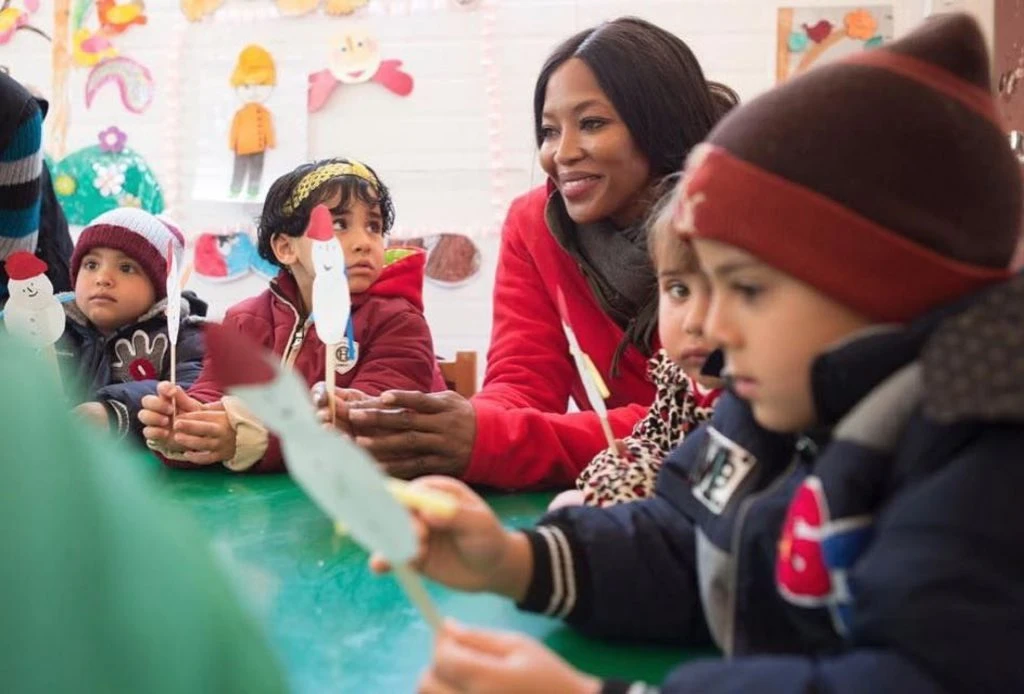 Naomi Campbell actividad solidaria niños